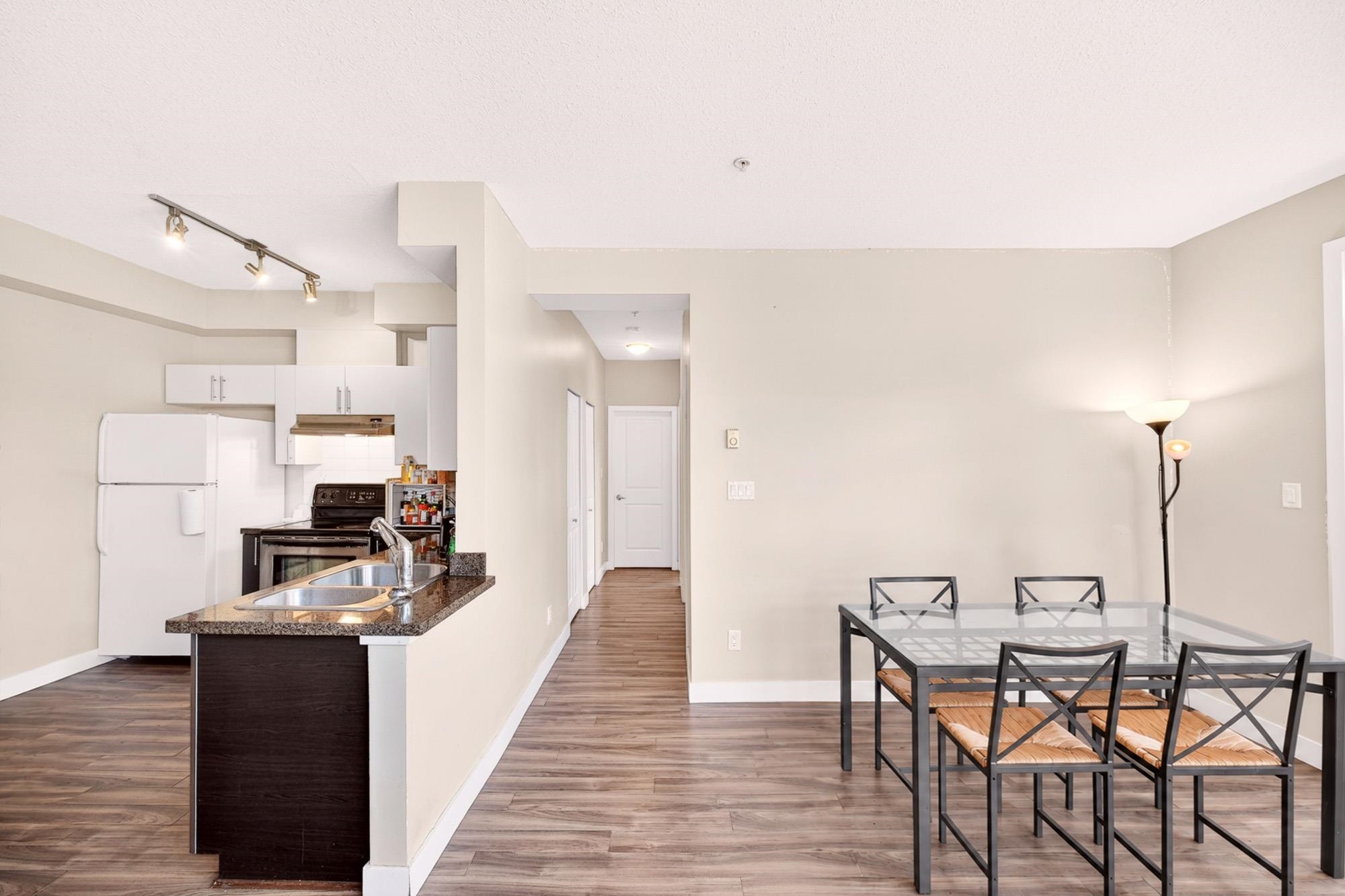 Master bedroom 5692 Kings Road - MLS&reg; # R3161347