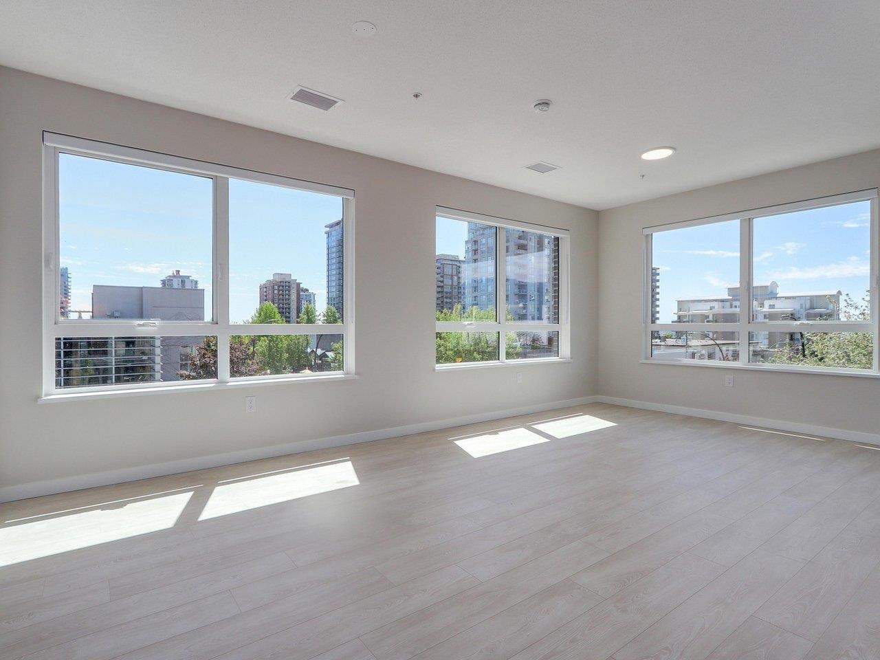 304 110 17th Street  - MLS&reg; # R3166395