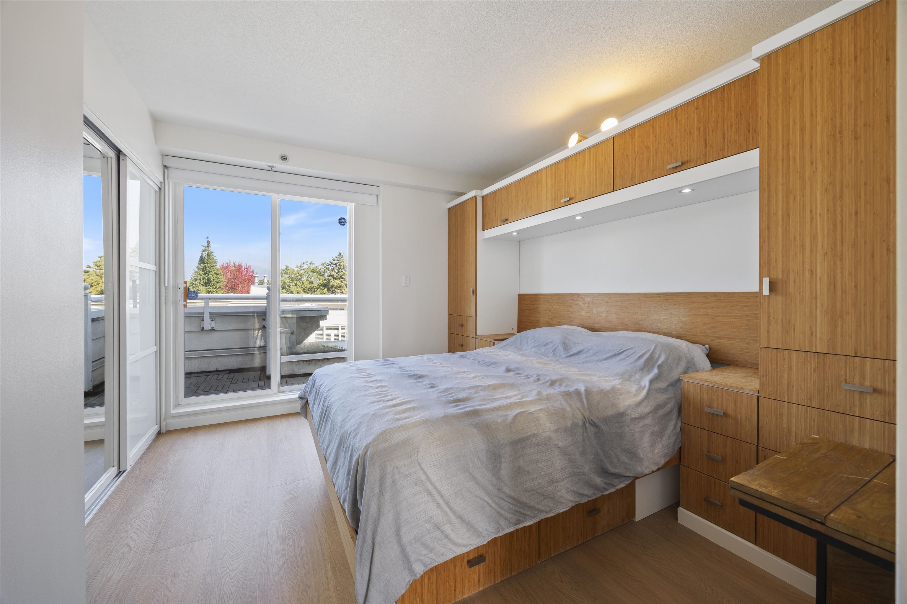 316 2565 Broadway Street - MLS&reg; # R3169260