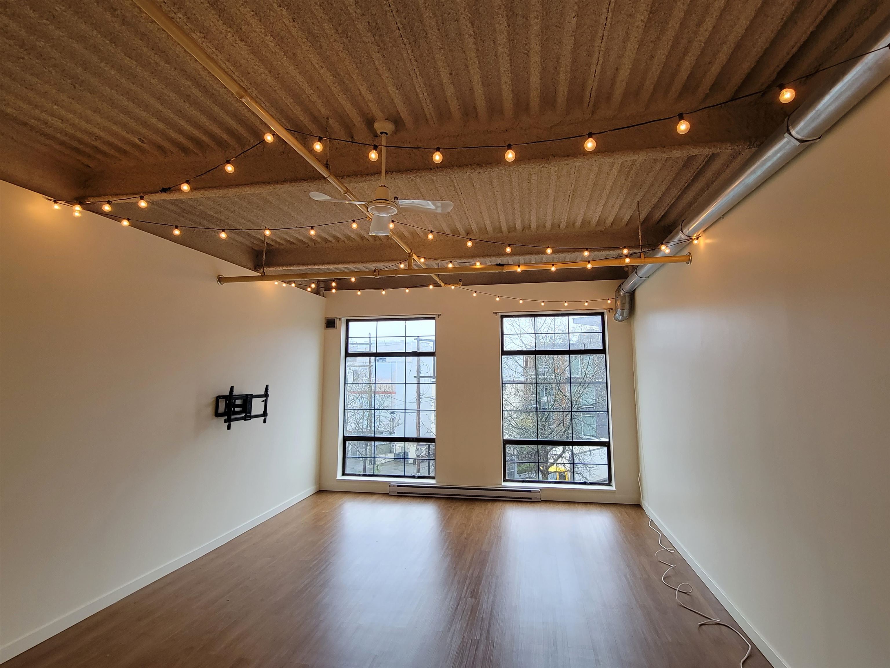 217 237 4th Avenue - MLS&reg; # R3171589