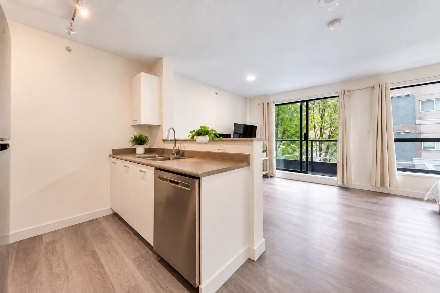 205 3438 Vanness Avenue - MLS&reg; # R3172389