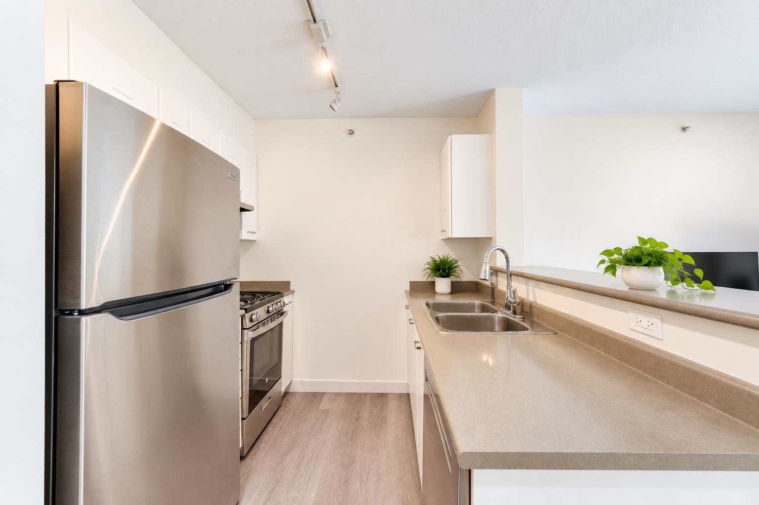 205 3438 Vanness Avenue - MLS&reg; # R3172389