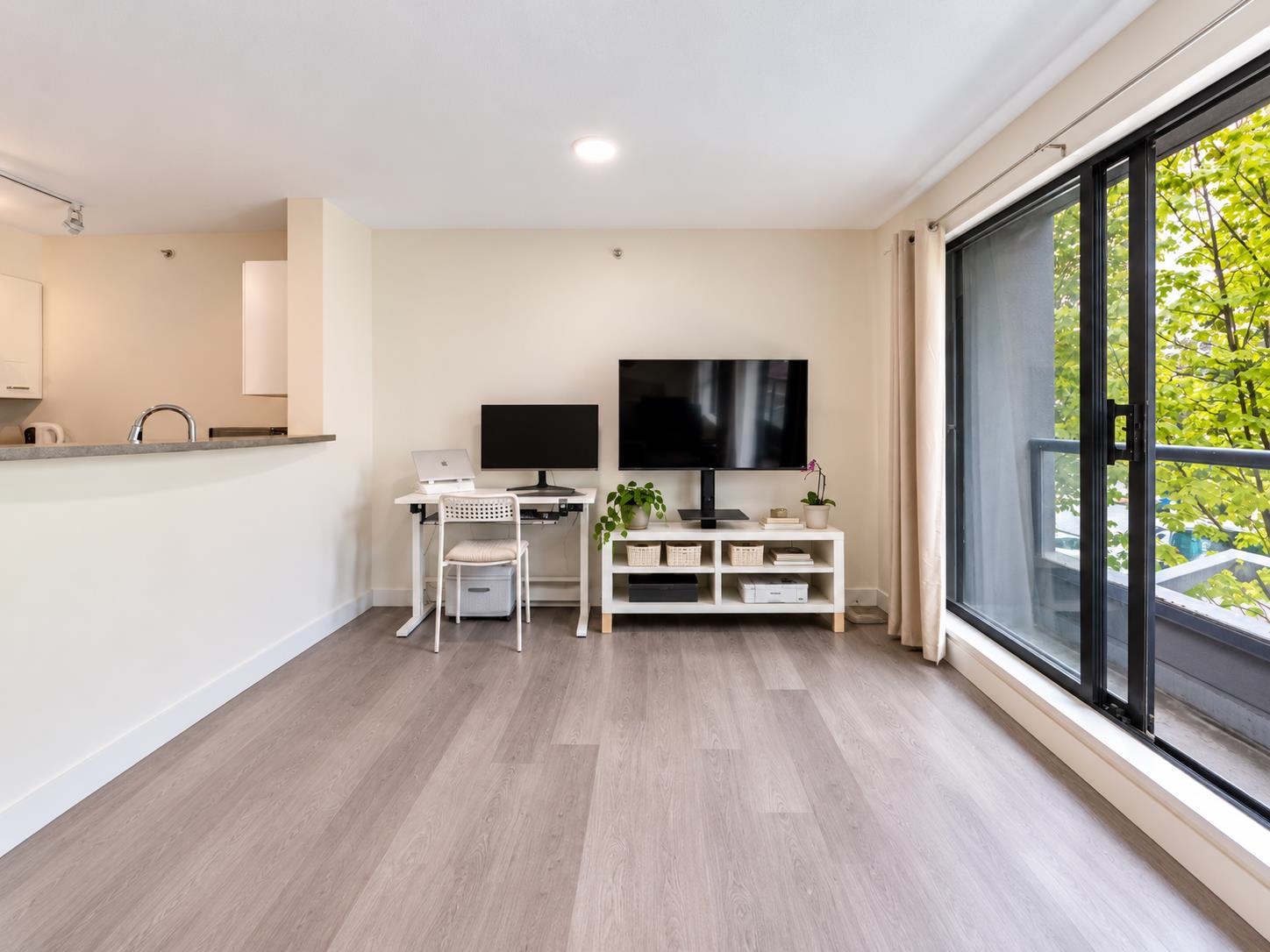205 3438 Vanness Avenue - MLS&reg; # R3172389