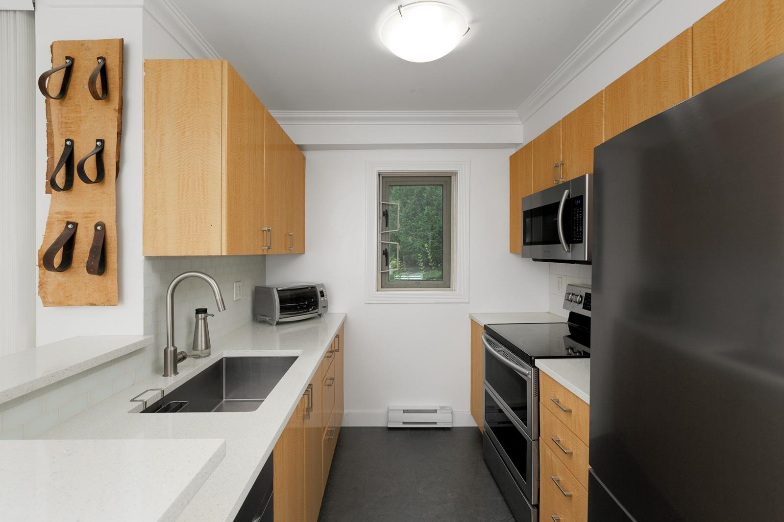 301 2763 Chandlery Place - MLS&reg; # R3175344