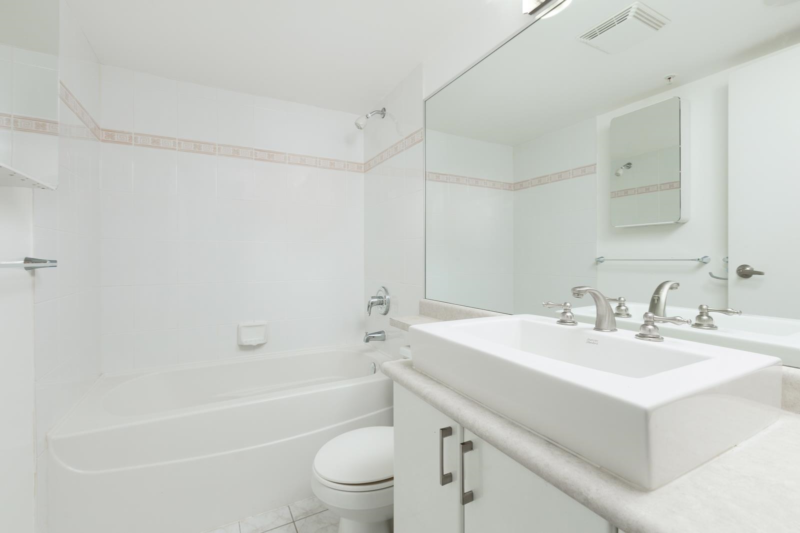 301 2763 Chandlery Place - MLS&reg; # R3175344