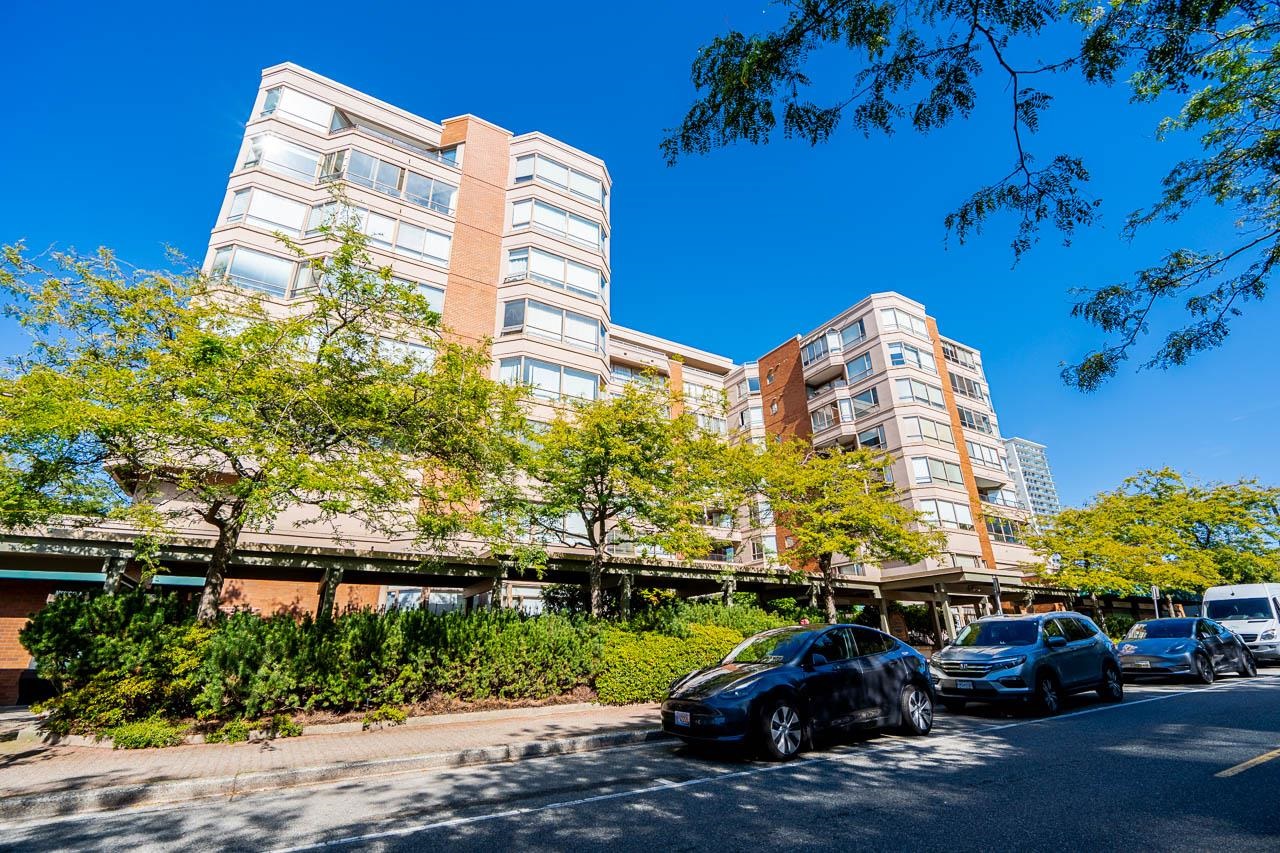 502 15111 Russell Avenue - MLS&reg; # R3049810