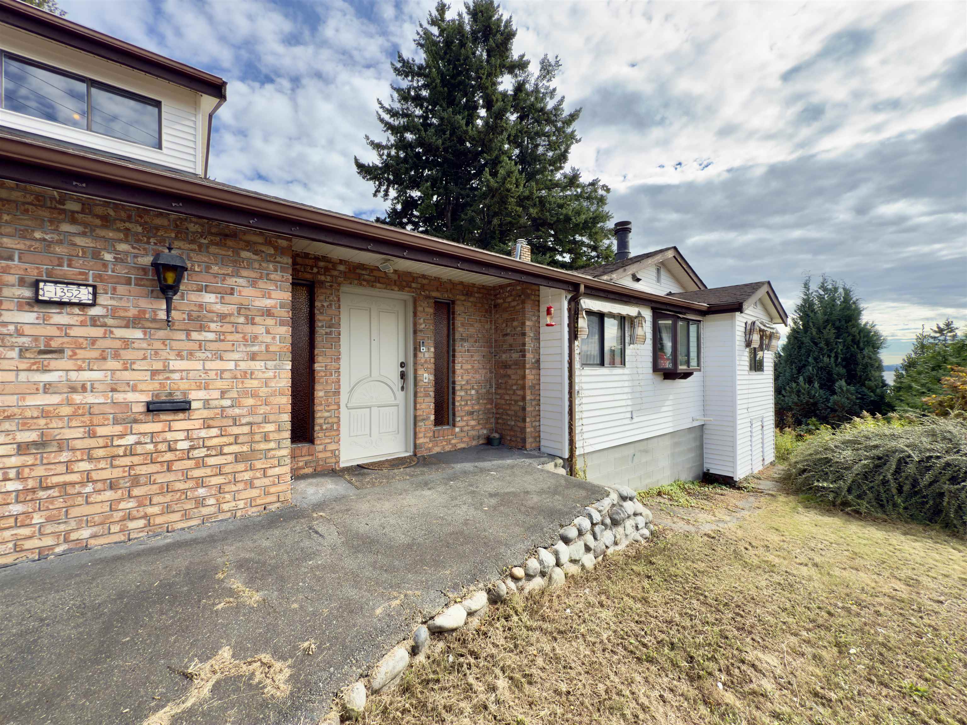  1352 Oxford Street - MLS&reg; # R3050477