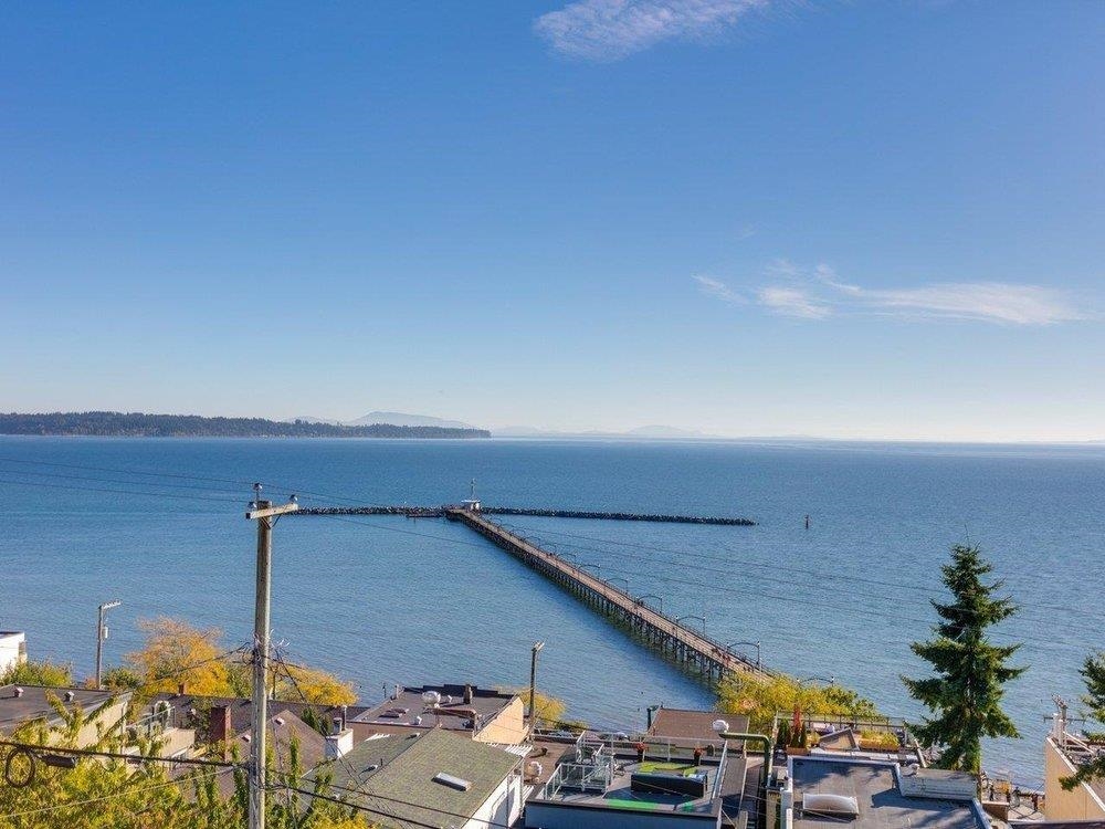  15061 Victoria Avenue - MLS&reg; # R3092787