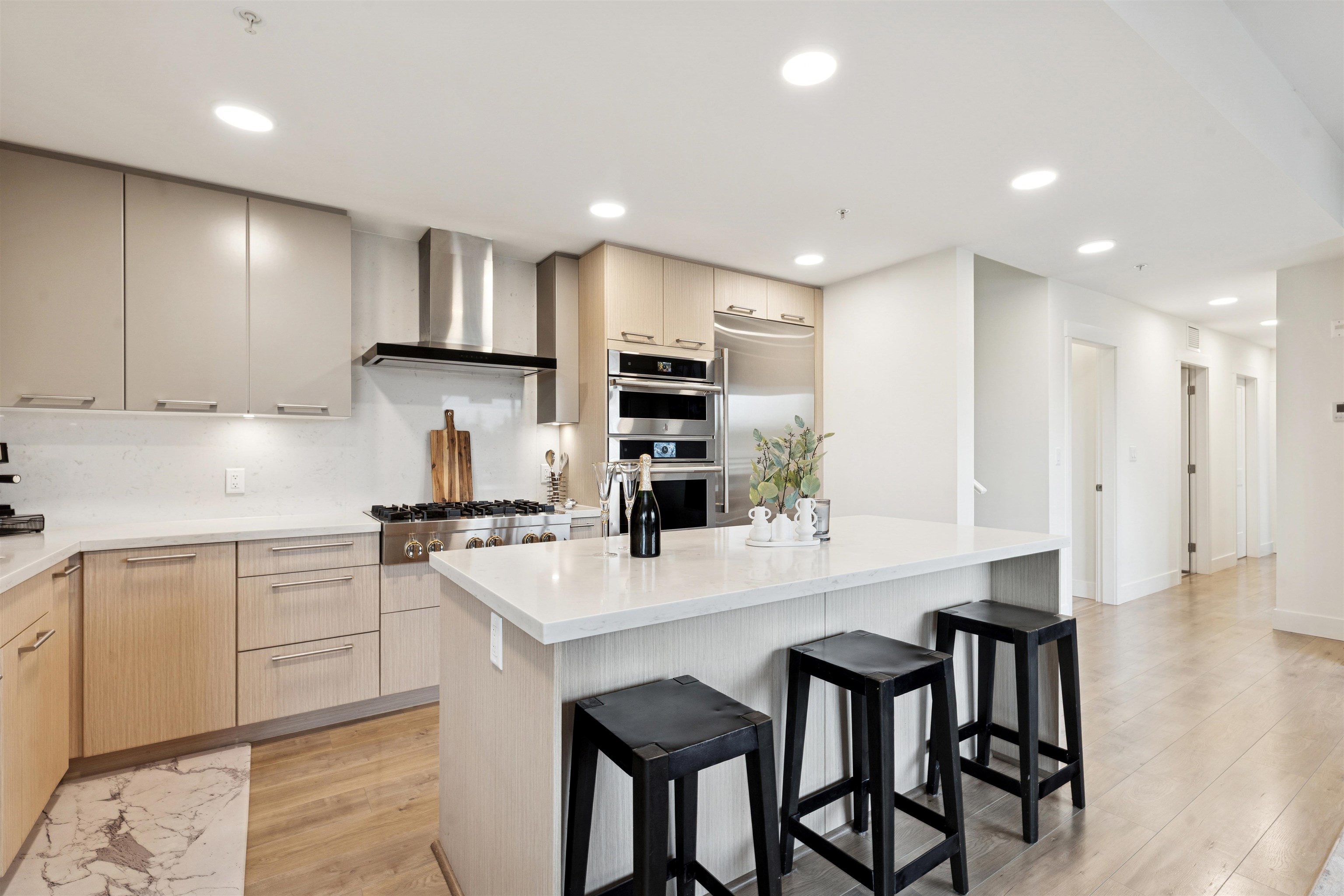 501 14022 North Bluff Road - MLS&reg; # R3100439