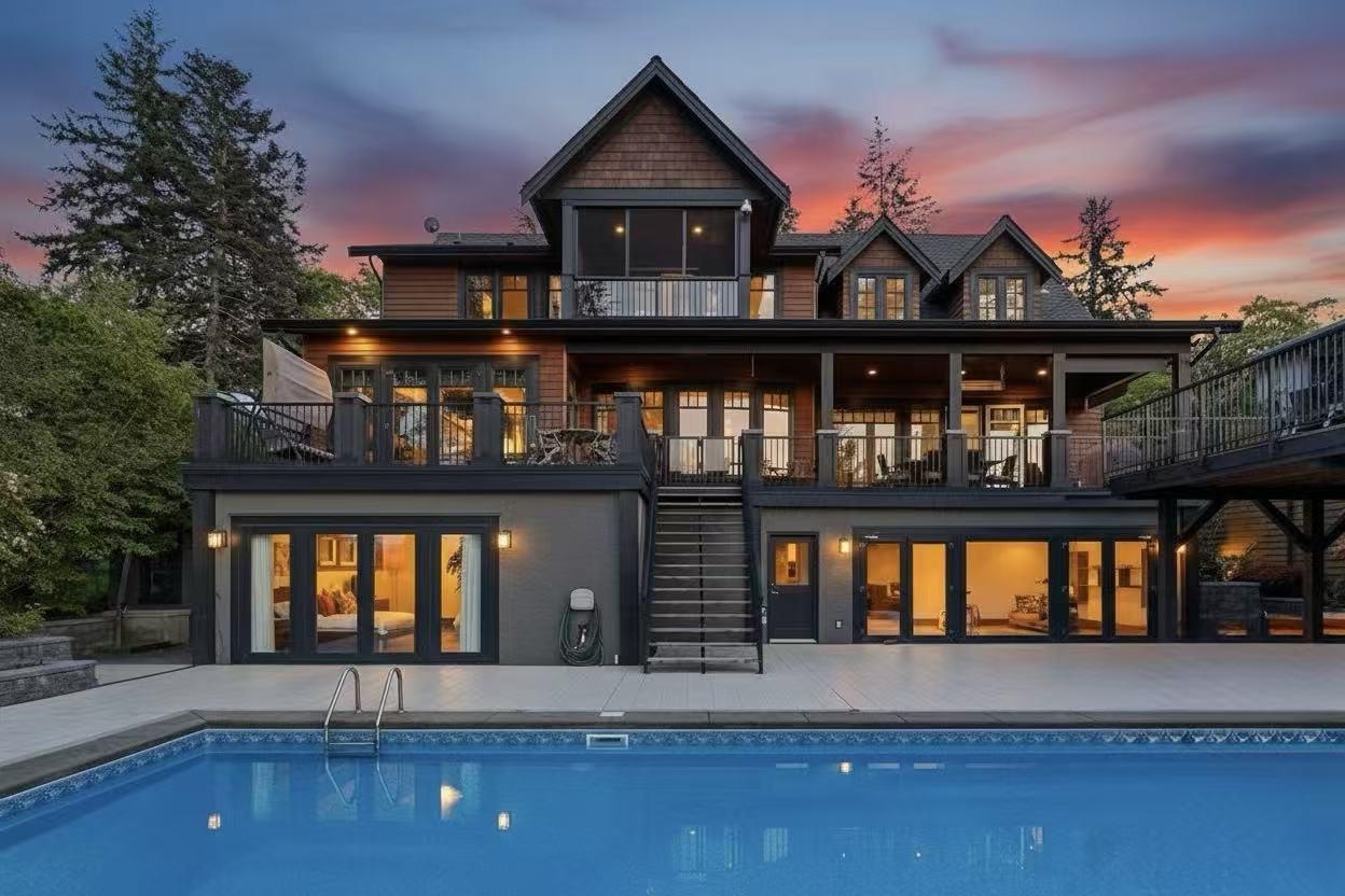 2737 Crescent Drive - MLS&reg; # R3108672