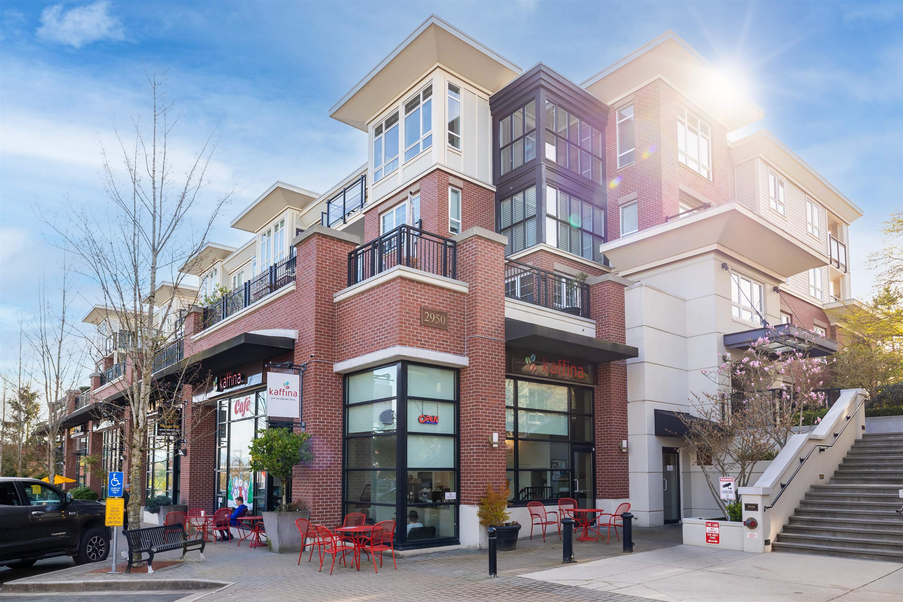 402 2950 King George Boulevard - MLS&reg; # R3111439