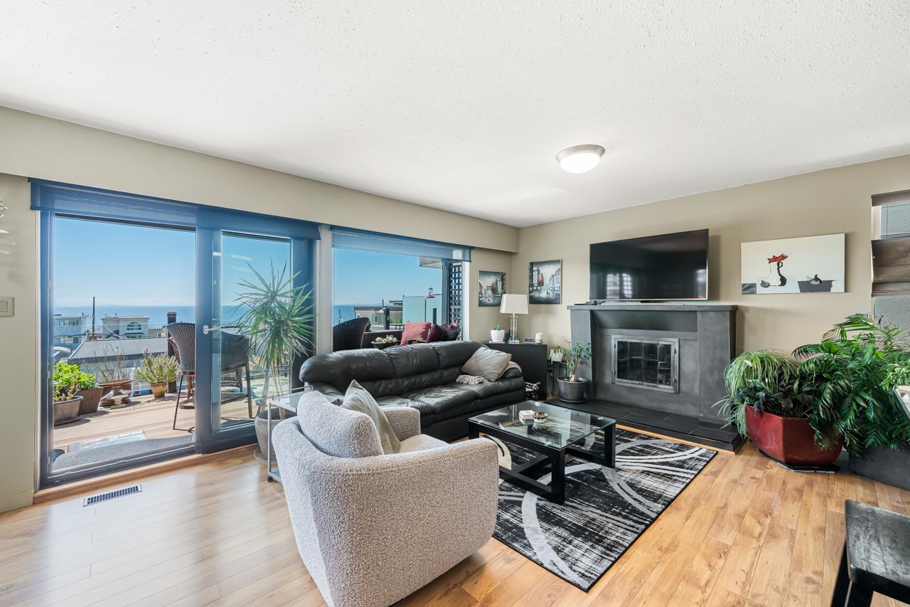  15556 Columbia Avenue - MLS&reg; # R3117293