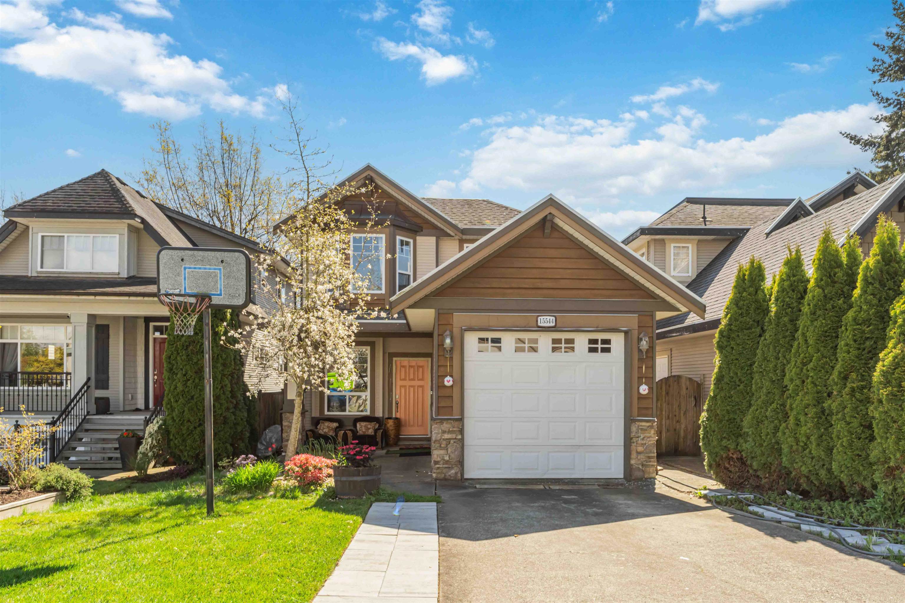  15544 Russell Avenue - MLS&reg; # R3121336