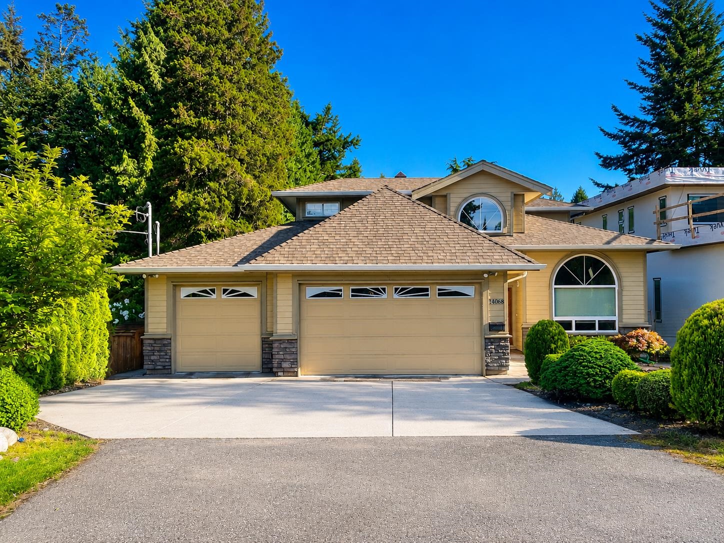  14068 Blackburn Avenue - MLS&reg; # R3123093