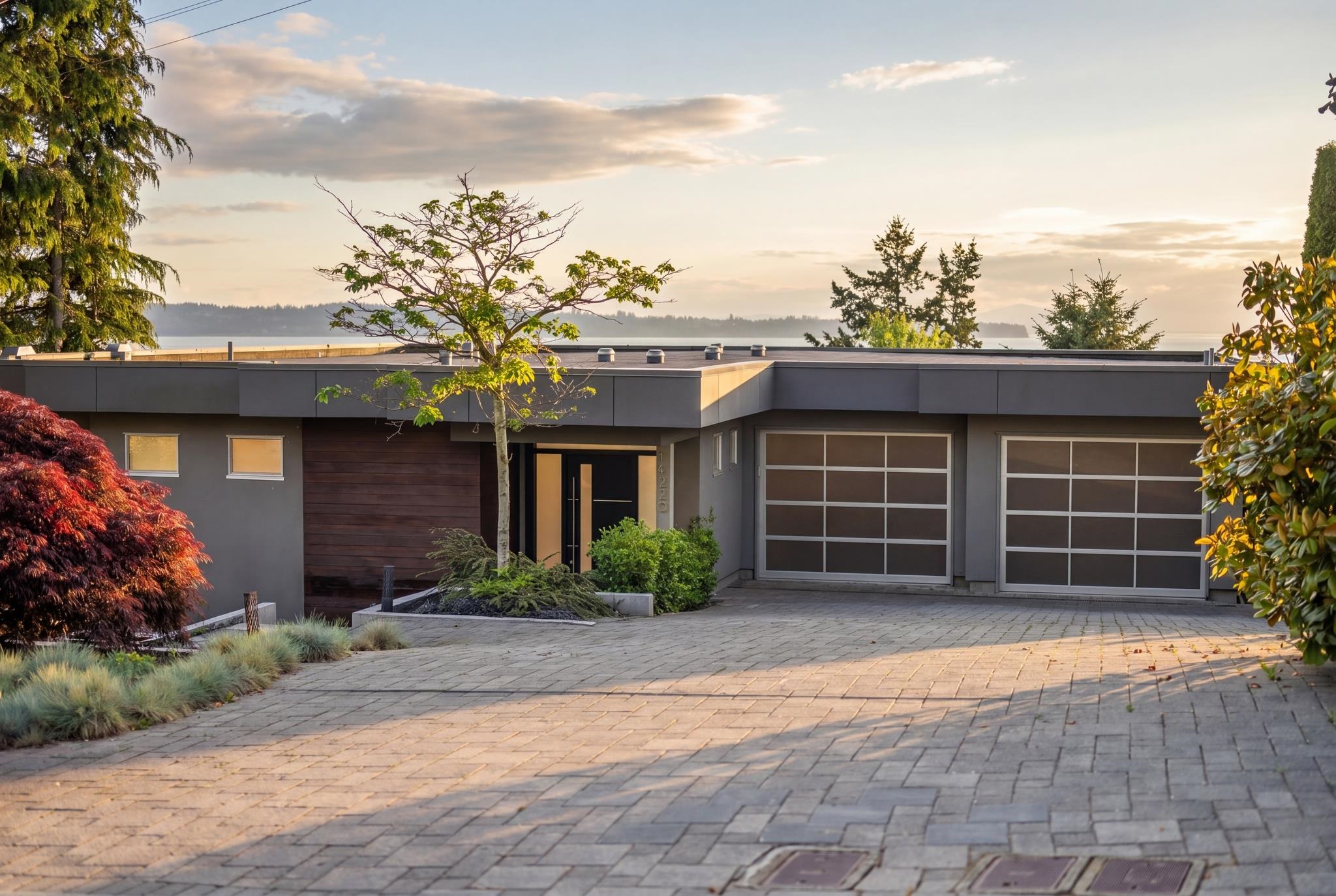  14220 Marine Drive - MLS&reg; # R3125205