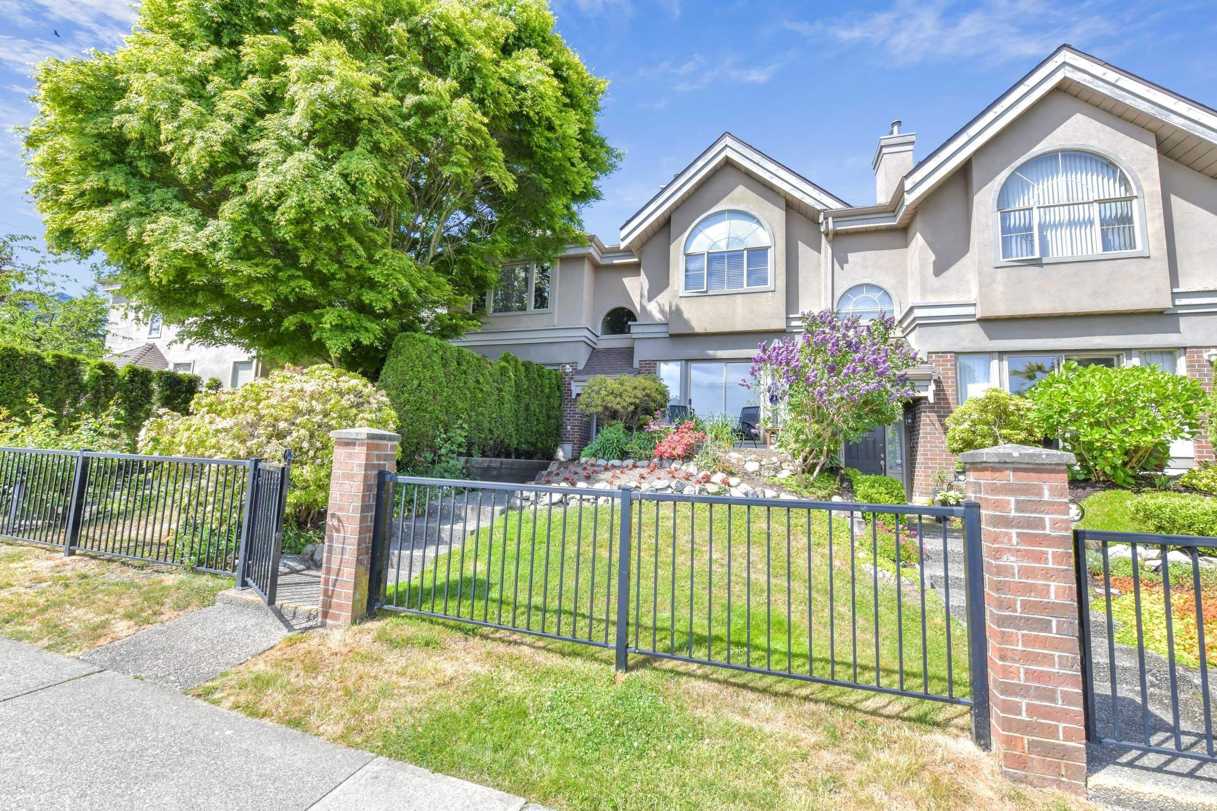  15415 Russell Avenue - MLS&reg; # R3125704