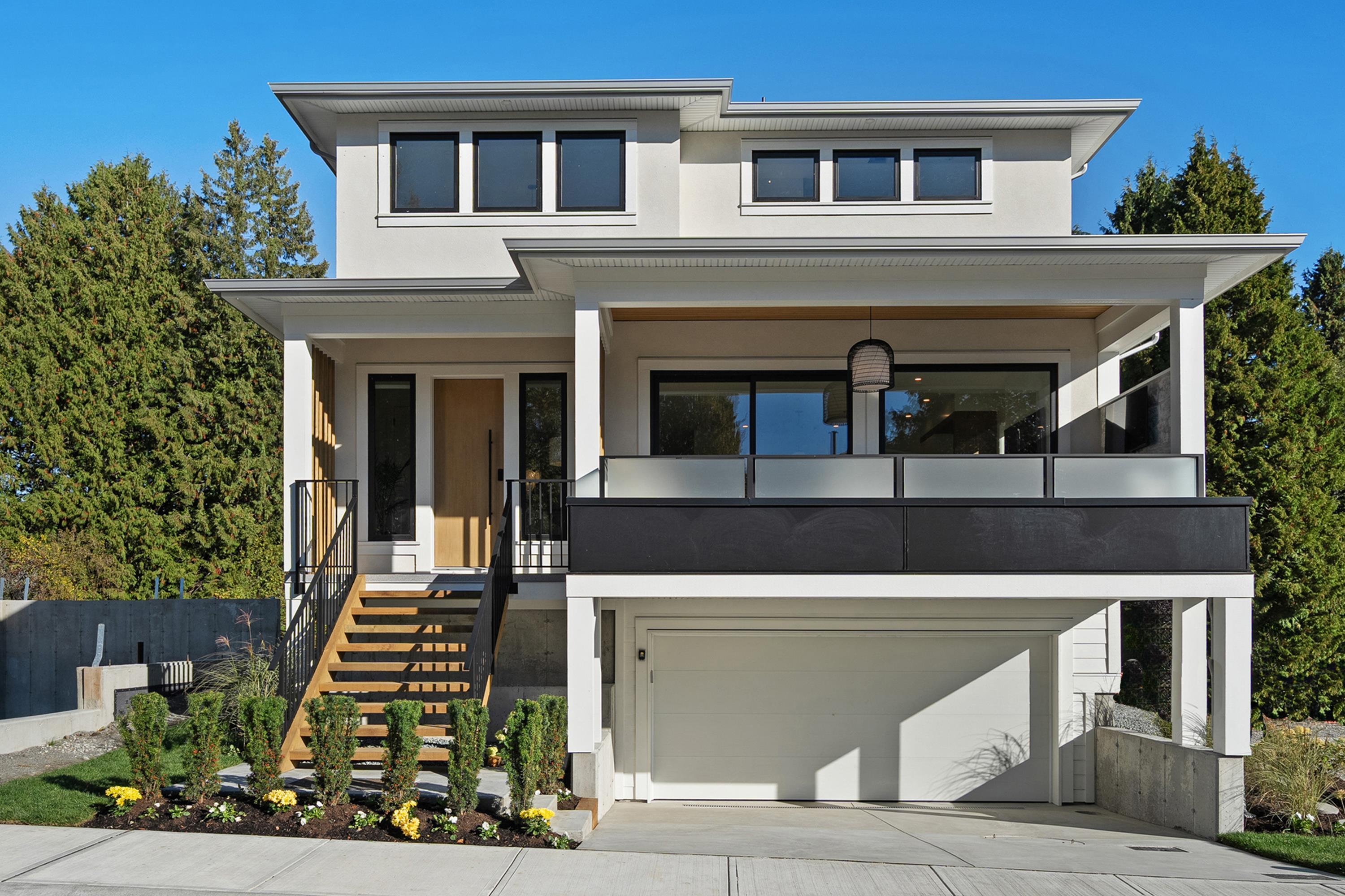  16243 10 Avenue - MLS&reg; # R3127540