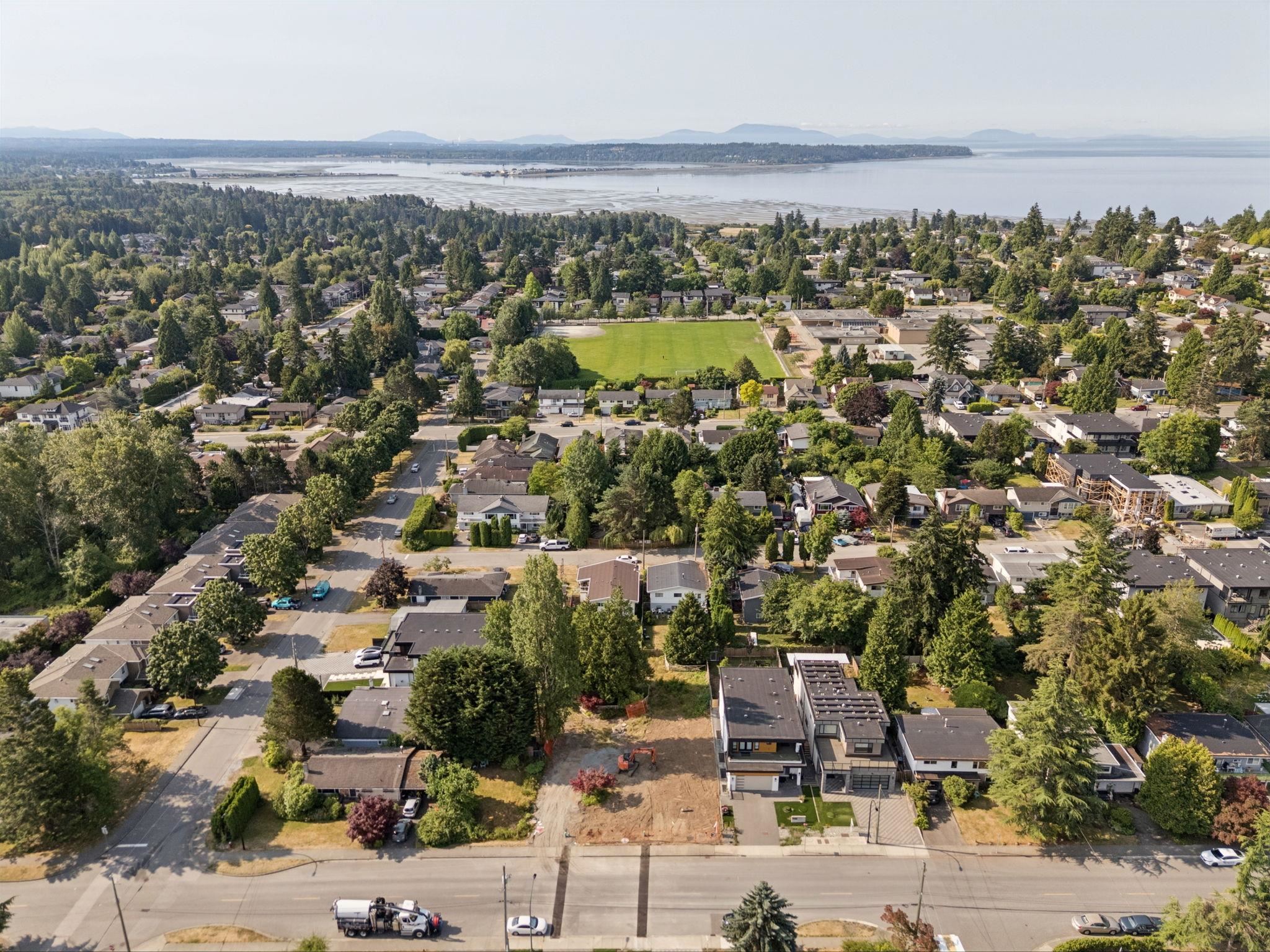  15916 Russell Avenue - MLS&reg; # R3134928