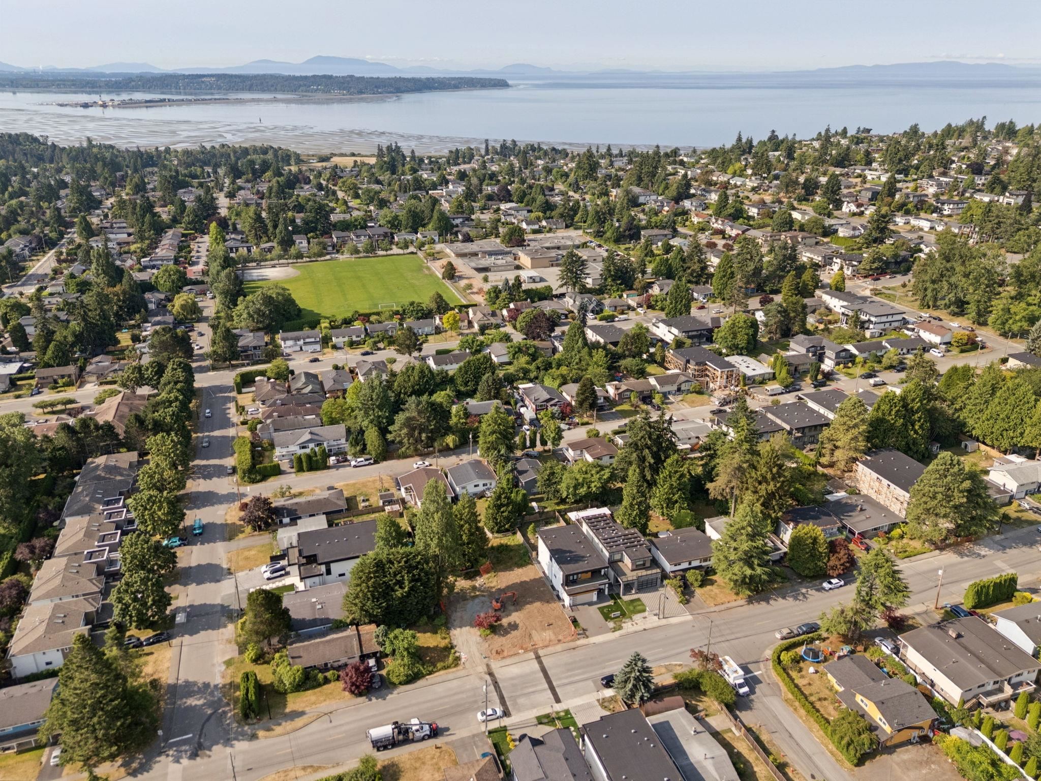  15918 Russell Avenue - MLS&reg; # R3134929