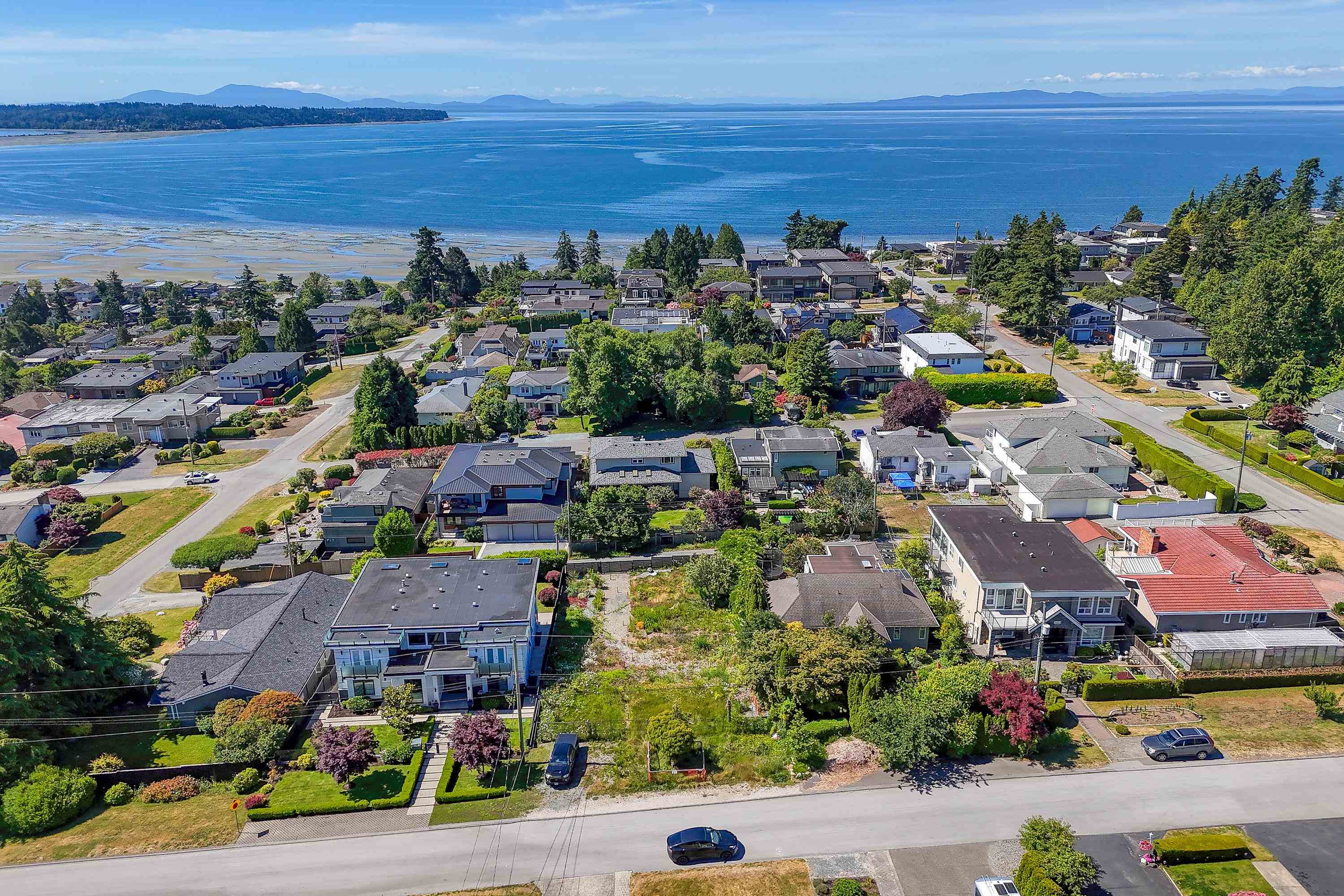  15554 Cliff Avenue - MLS&reg; # R3135884