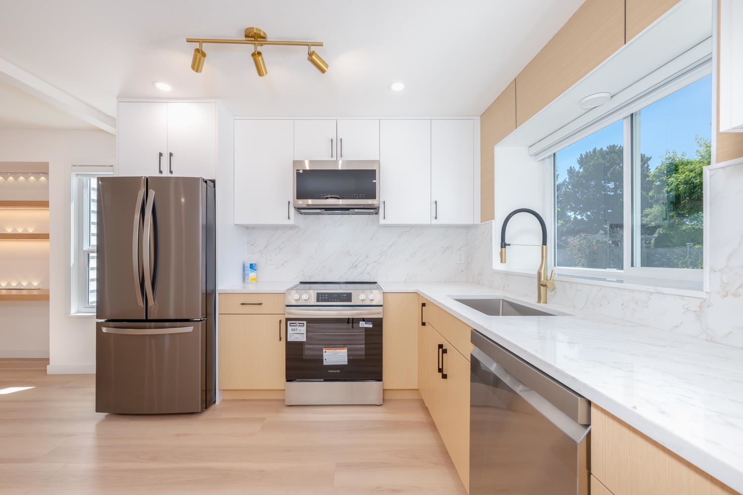  15092 19a Avenue - MLS&reg; # R3136851