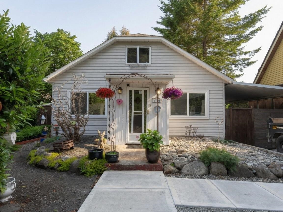  2725 Gordon Avenue - MLS&reg; # R3137129