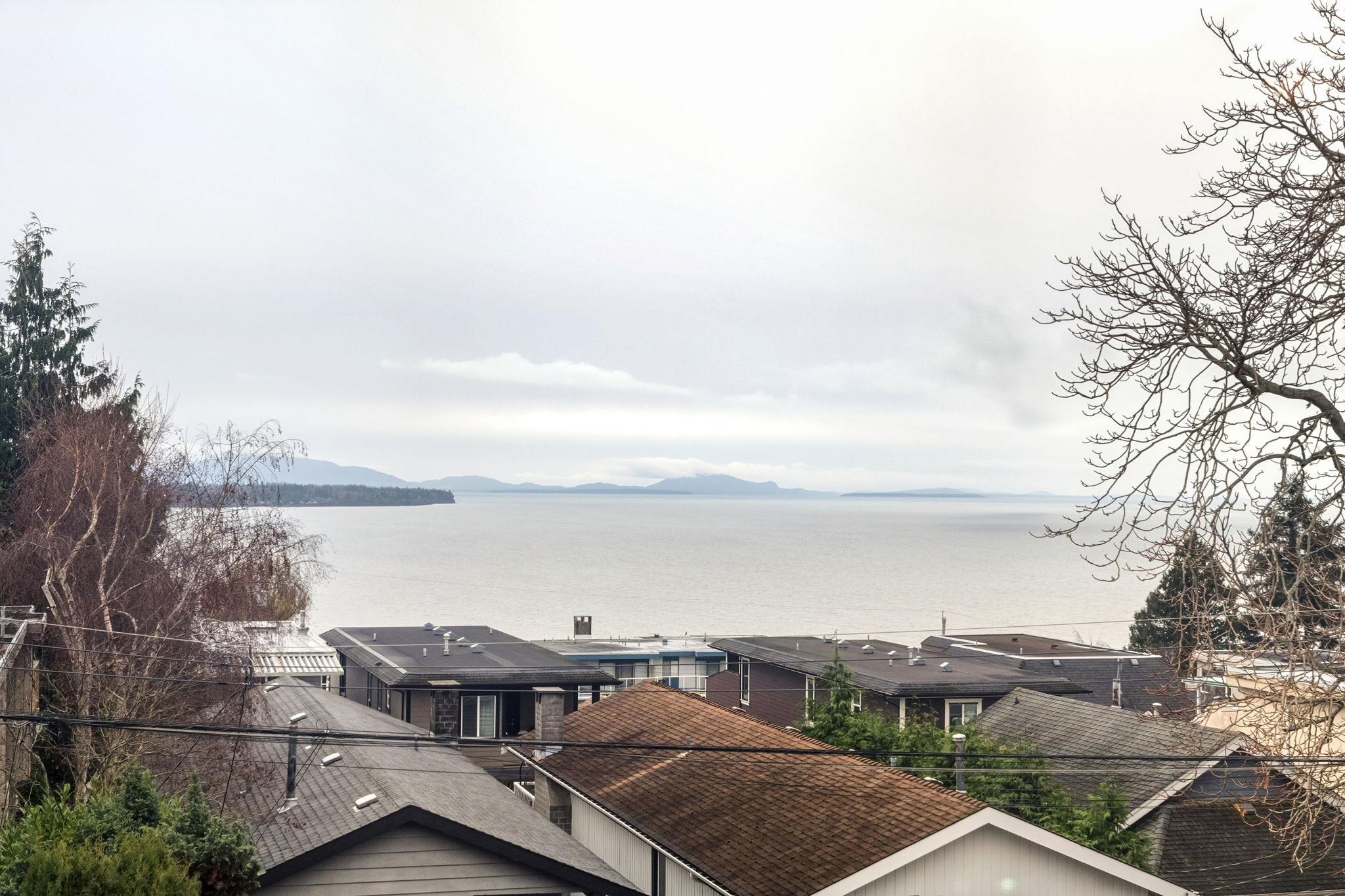 204 15176 Buena Vista Avenue - MLS&reg; # R3137942