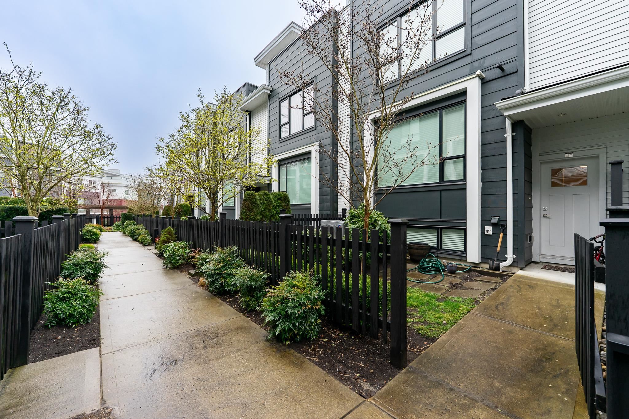180 2277 Oak Meadows Drive - MLS&reg; # R3139467