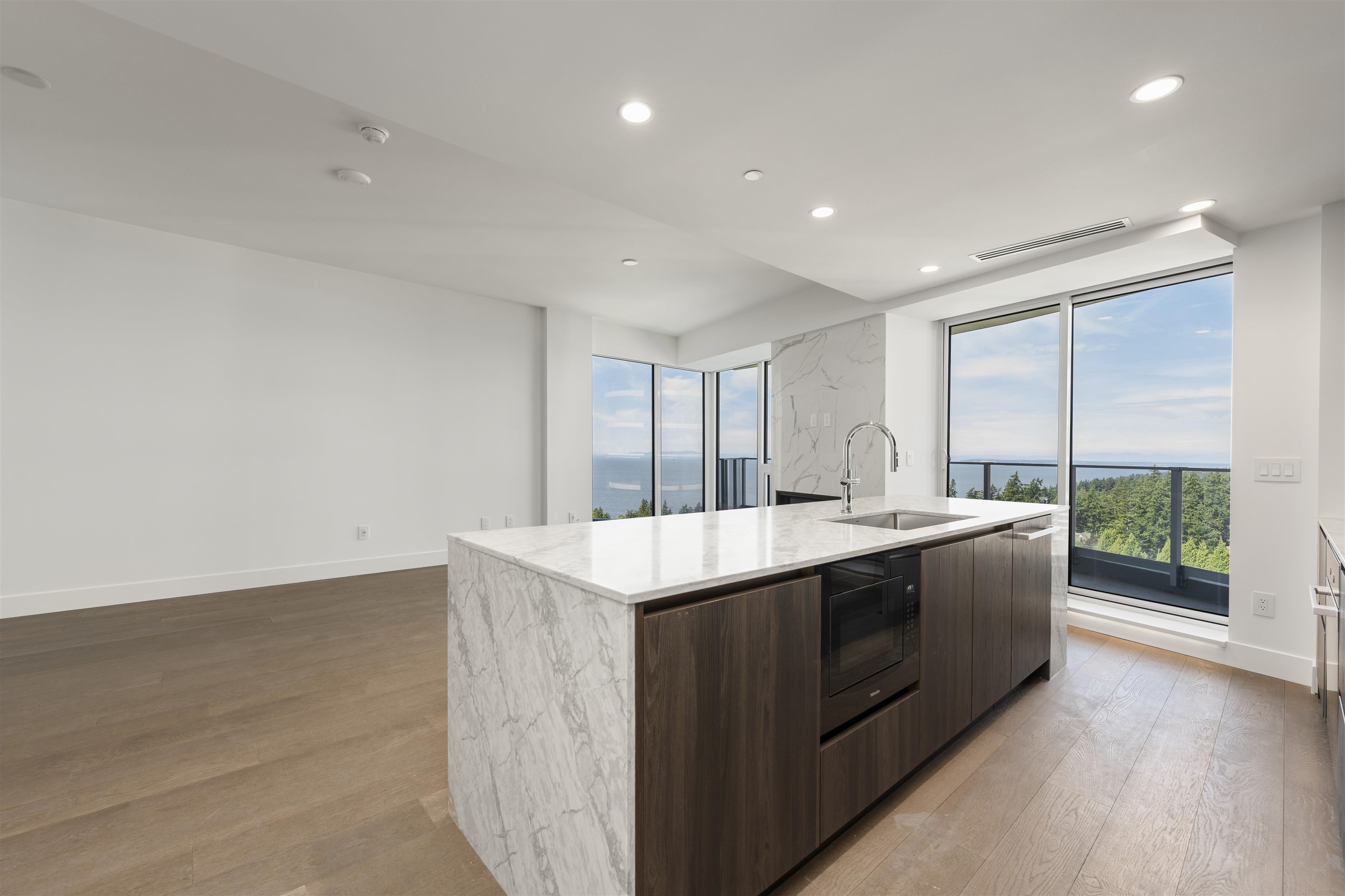 1401 1475 Foster Street - MLS&reg; # R3145211