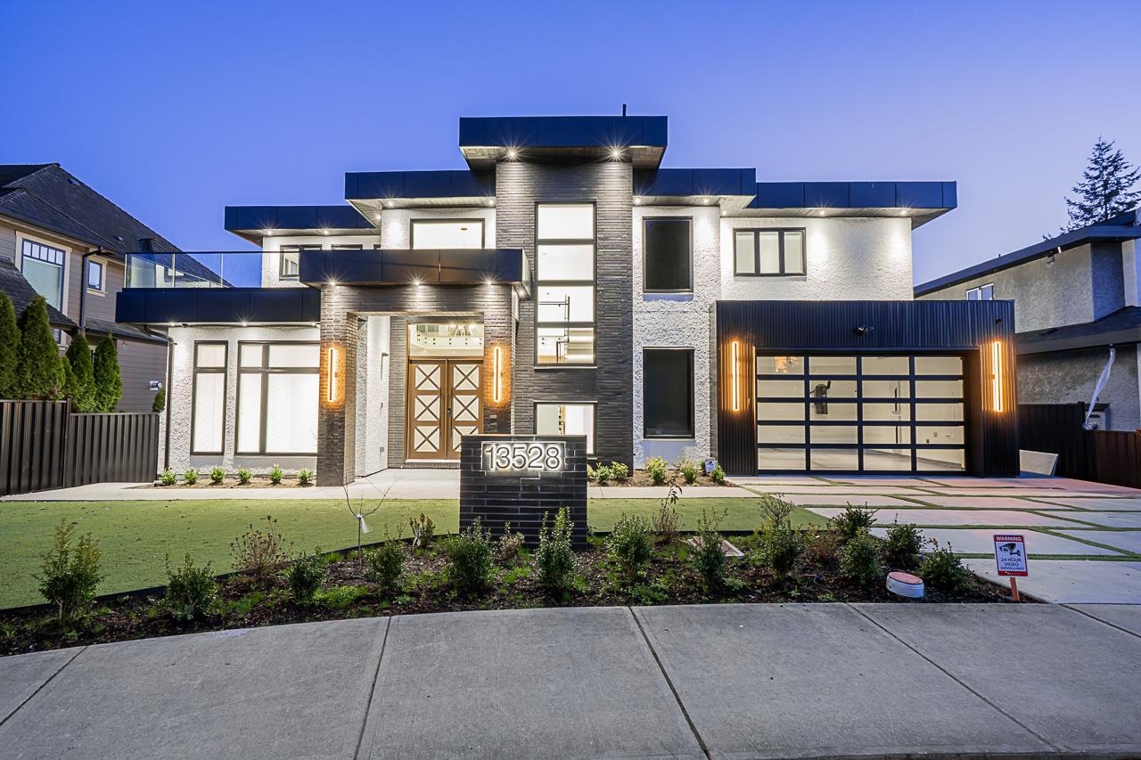  13528 14 Avenue - MLS&reg; # R3146450