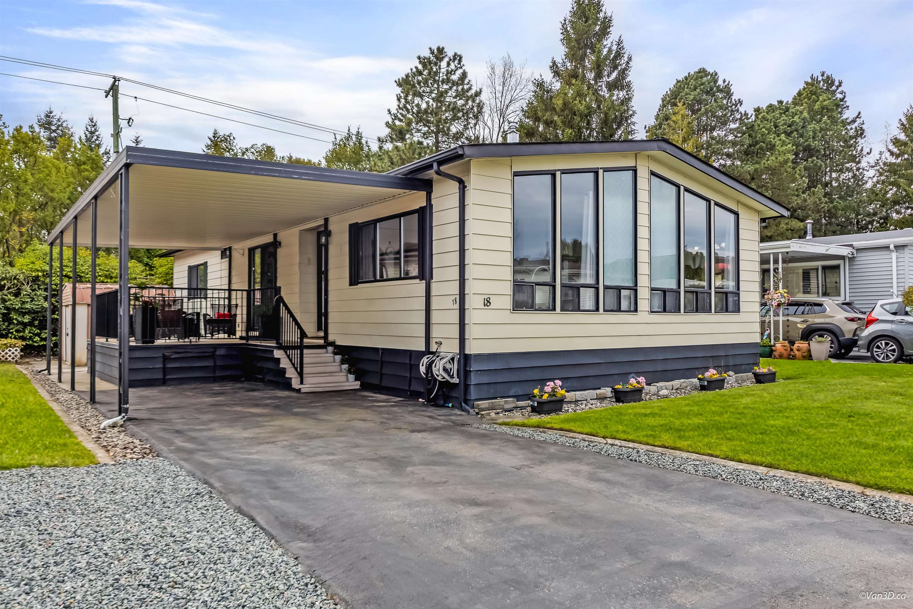 18 2120 King George Boulevard - MLS&reg; # R3153579