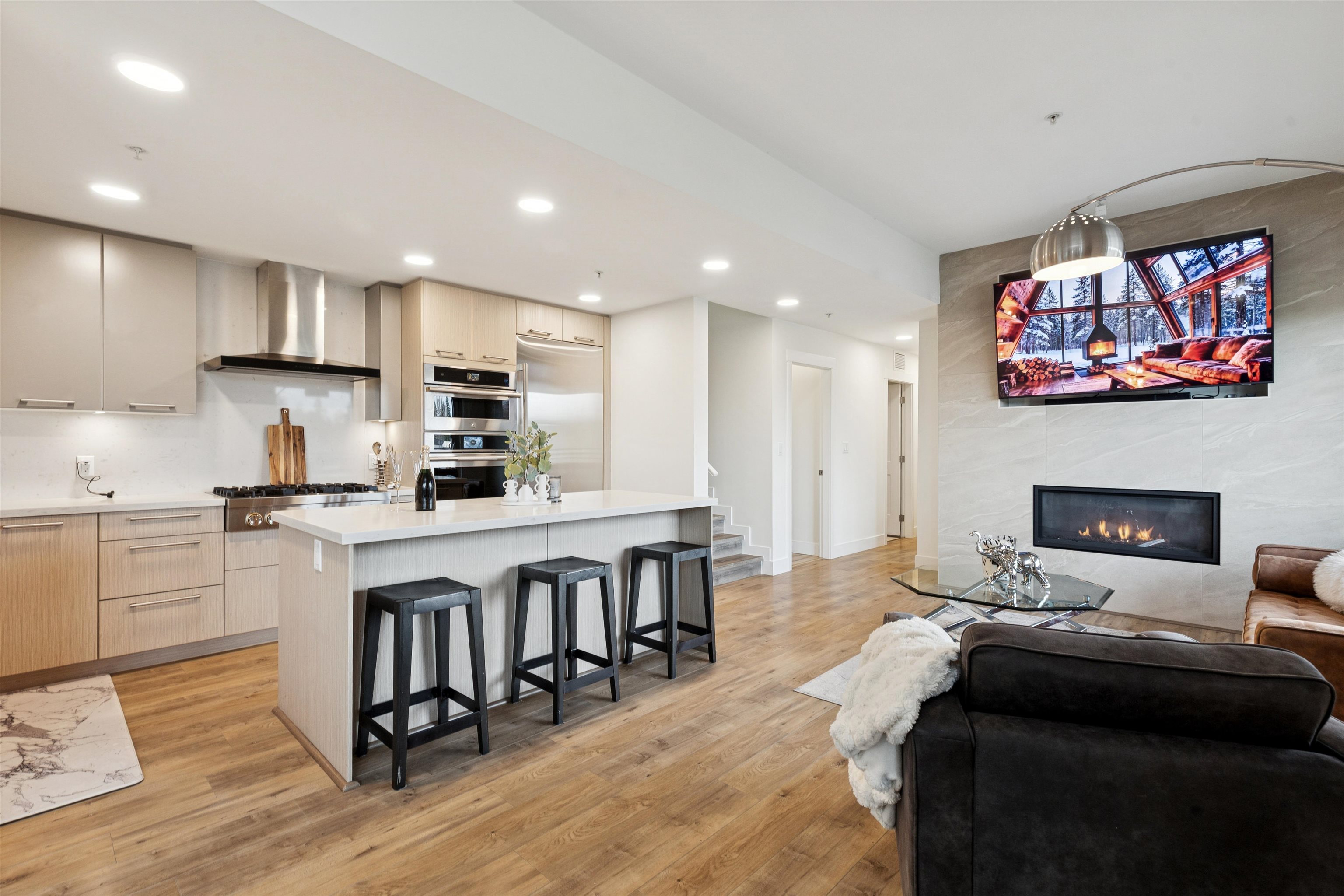 501 14022 North Bluff Road - MLS&reg; # R3153583