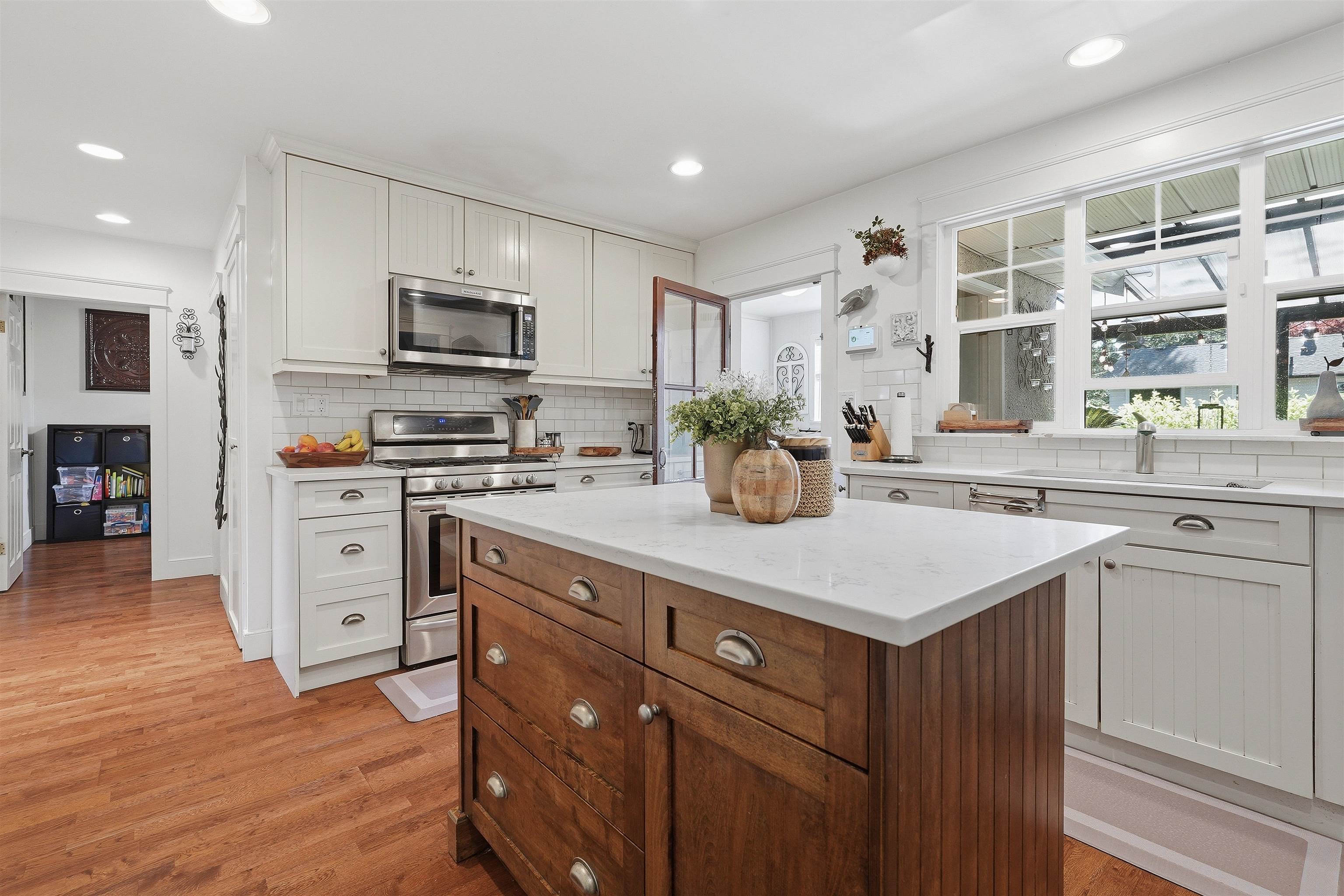  1425 129 Street - MLS&reg; # R3155667