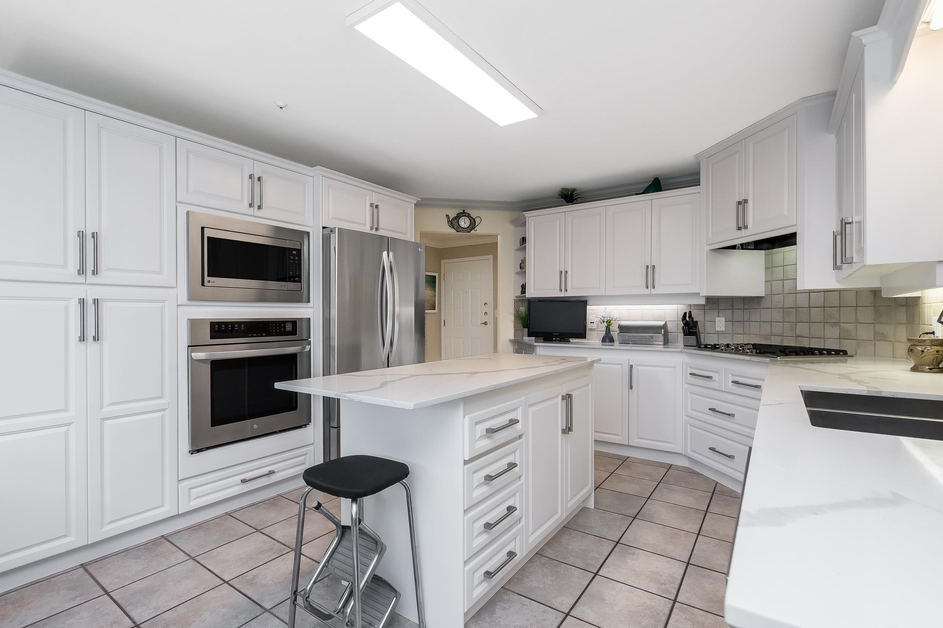 201 14934 Thrift Avenue - MLS&reg; # R3155944