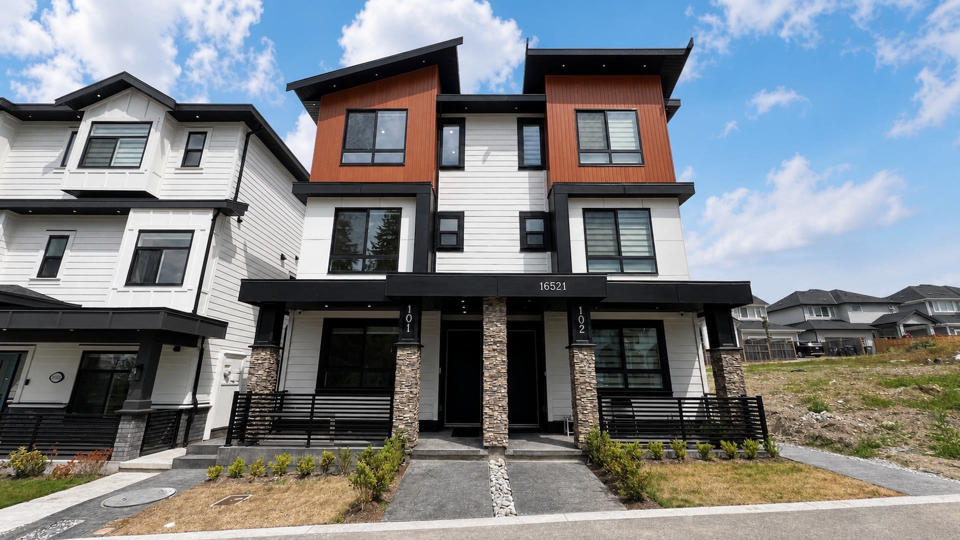 16521 20 Avenue - MLS&reg; # R3155959