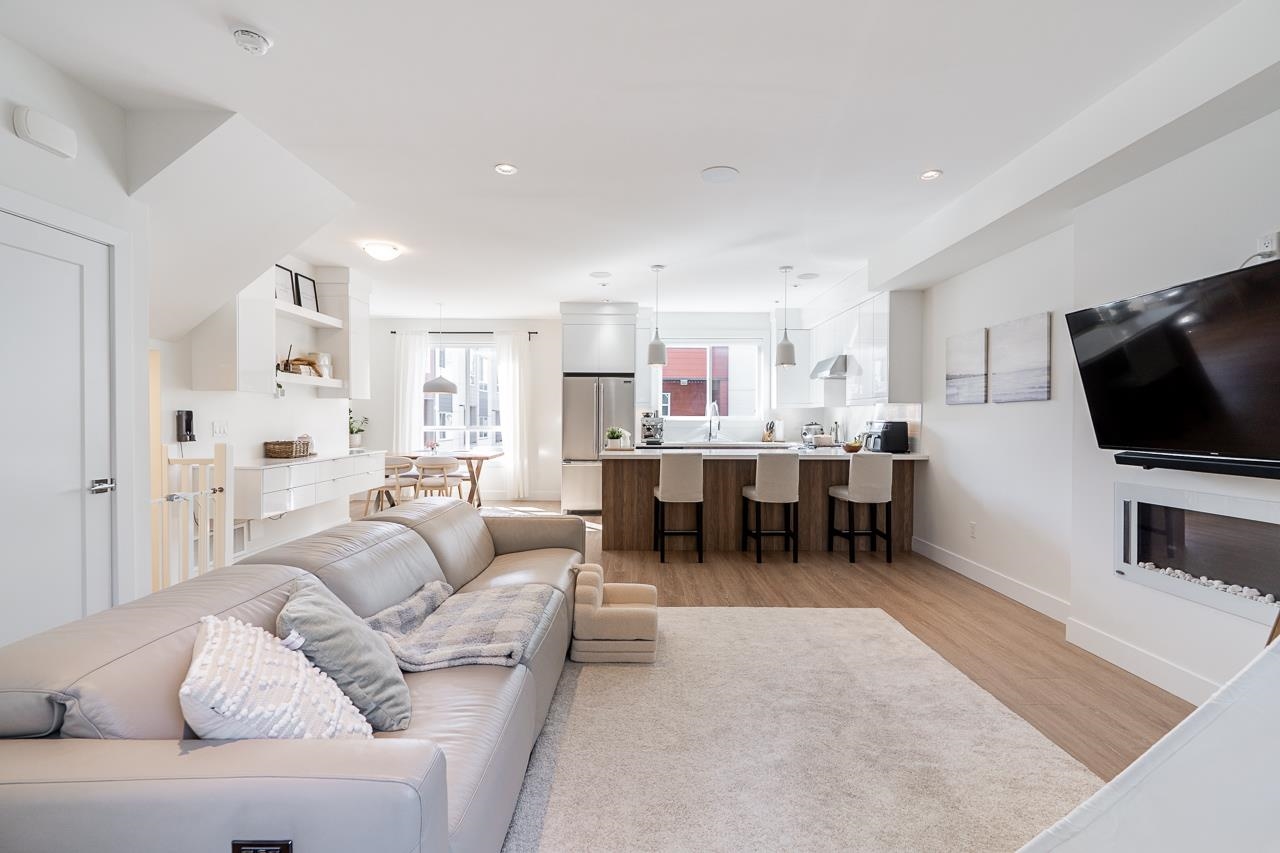 32 1670 160 Street - MLS&reg; # R3158324
