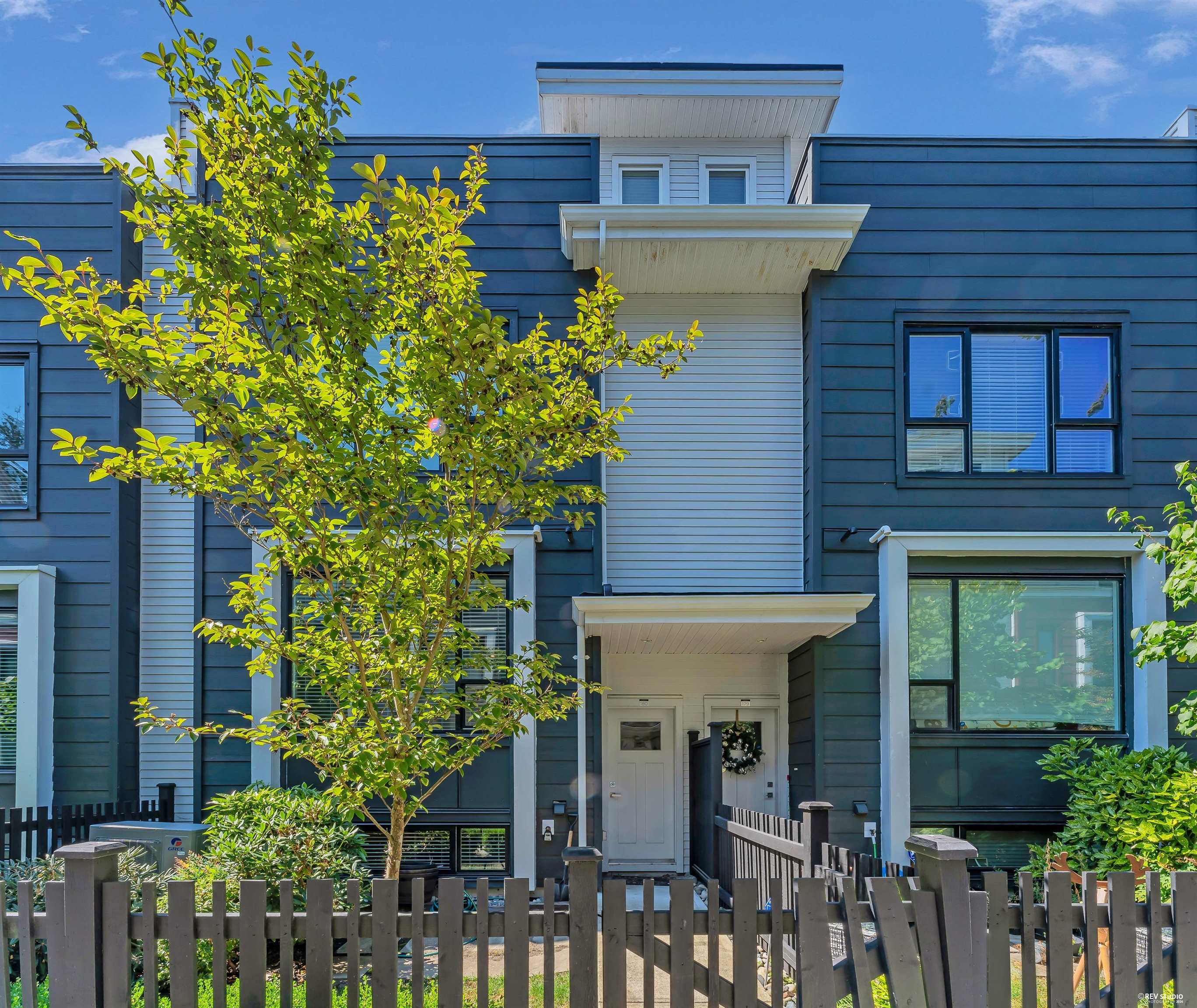 180 2277 Oak Meadows Drive - MLS&reg; # R3158992