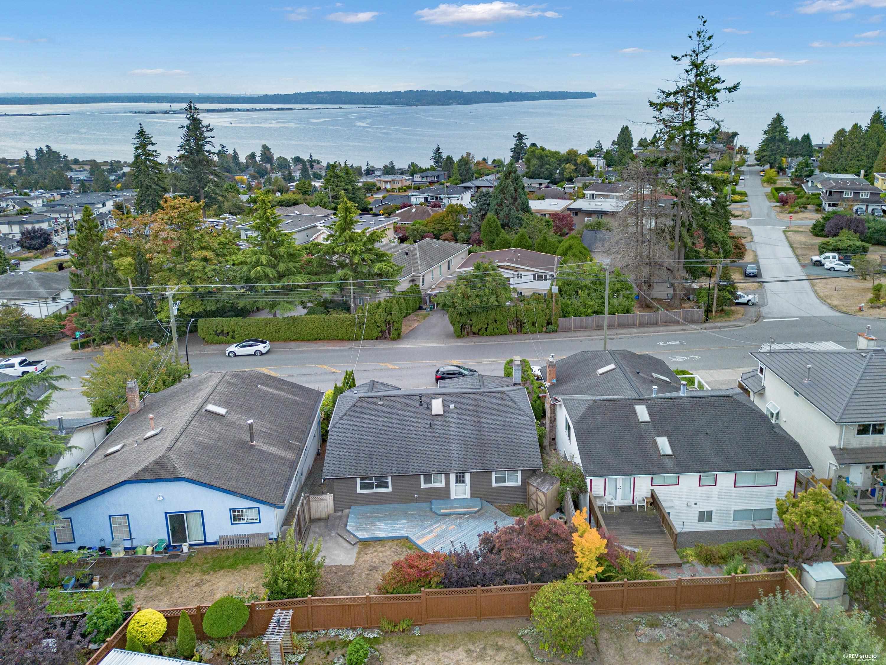  15555 Buena Vista Avenue - MLS&reg; # R3165617