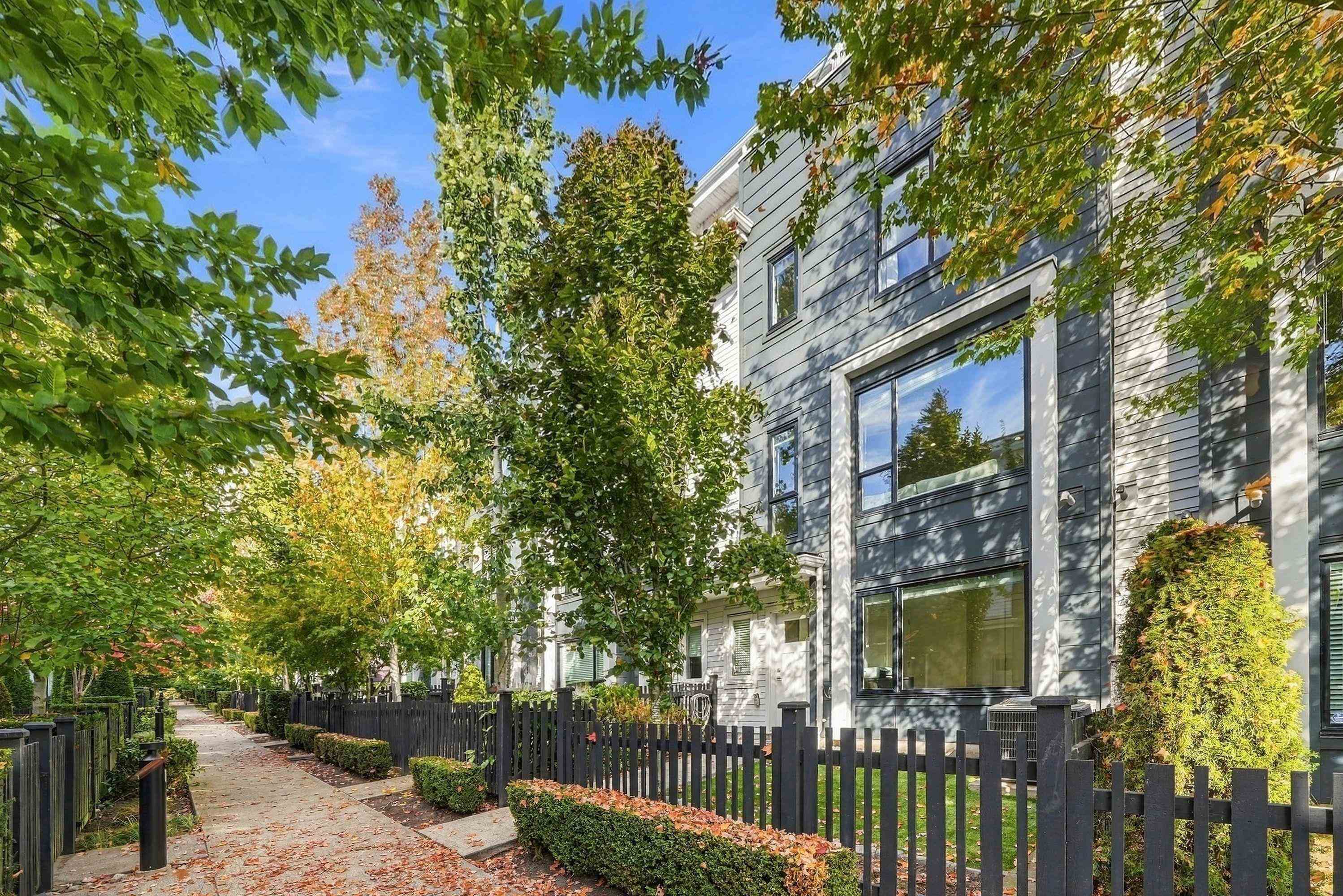 202 2277 Oak Meadows Drive - MLS&reg; # R3168940