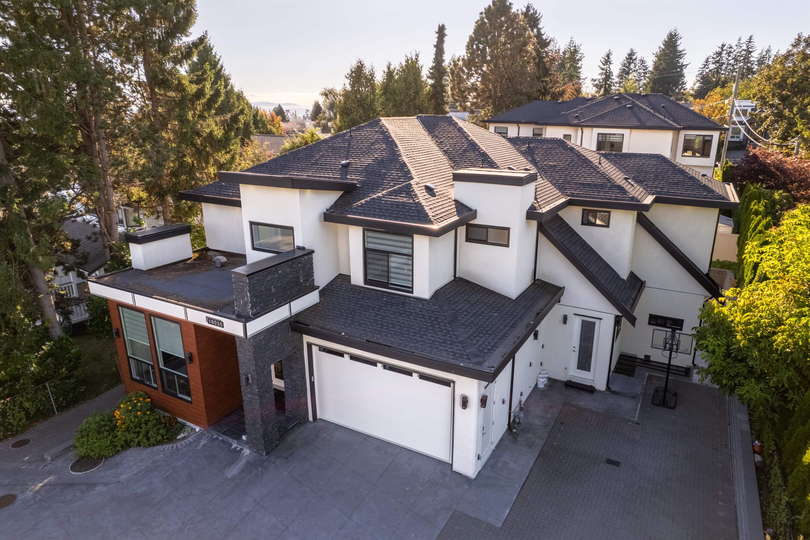  16035 10a Avenue - MLS&reg; # R3169598
