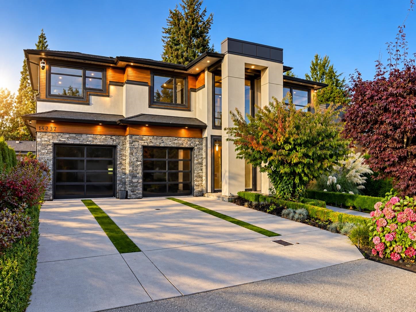  14237 Vine Avenue - MLS&reg; # R3174716