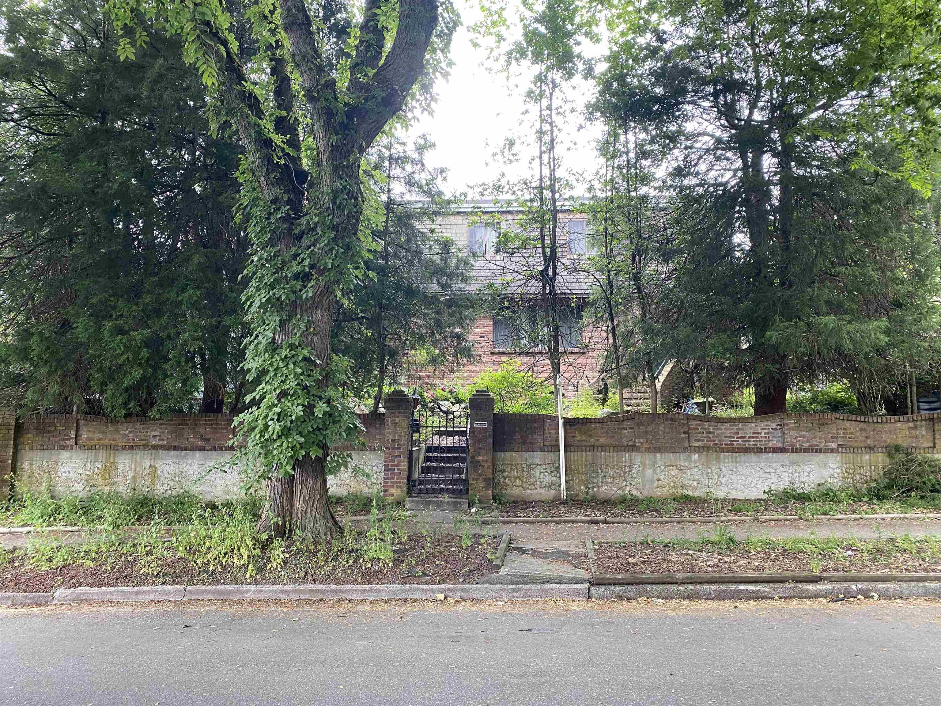  2371 6th Avenue - MLS&reg; # R3082205