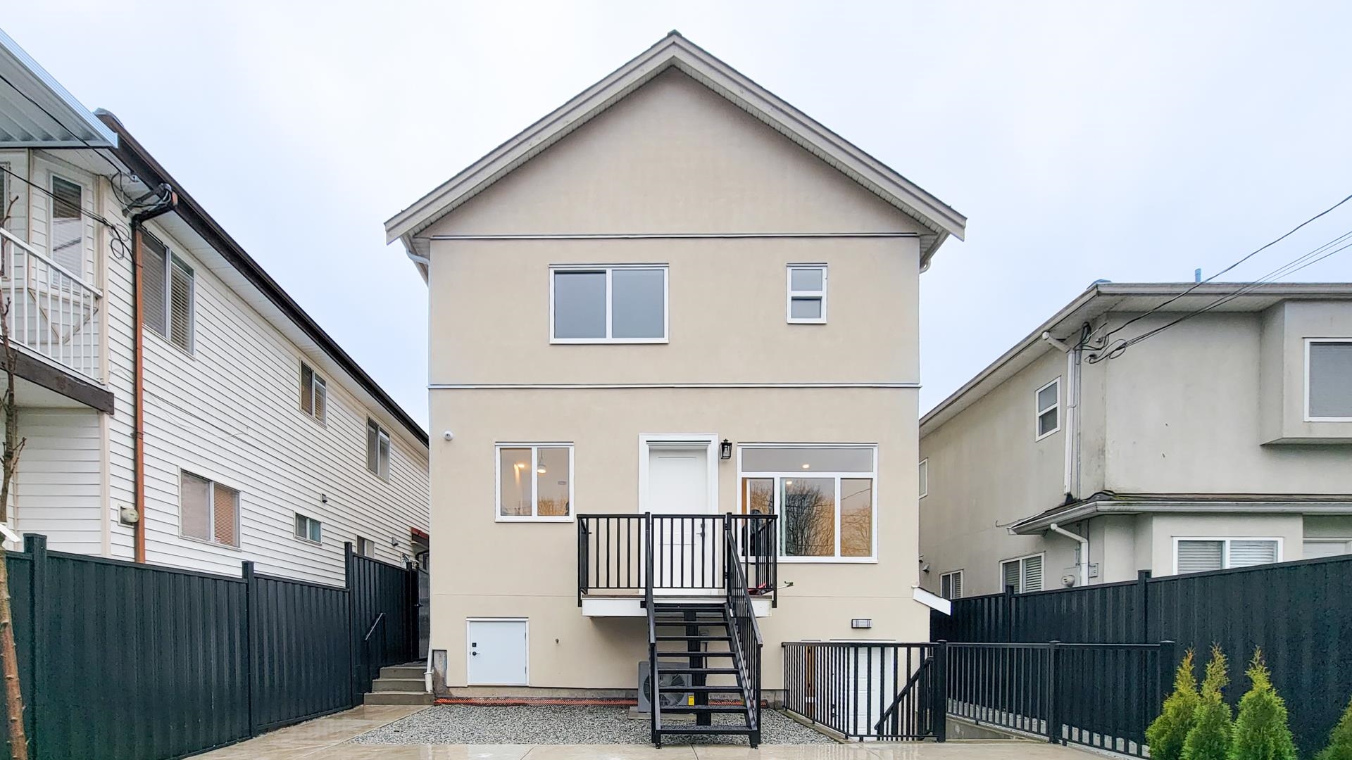  3433 23rd Avenue - MLS&reg; # R3083471