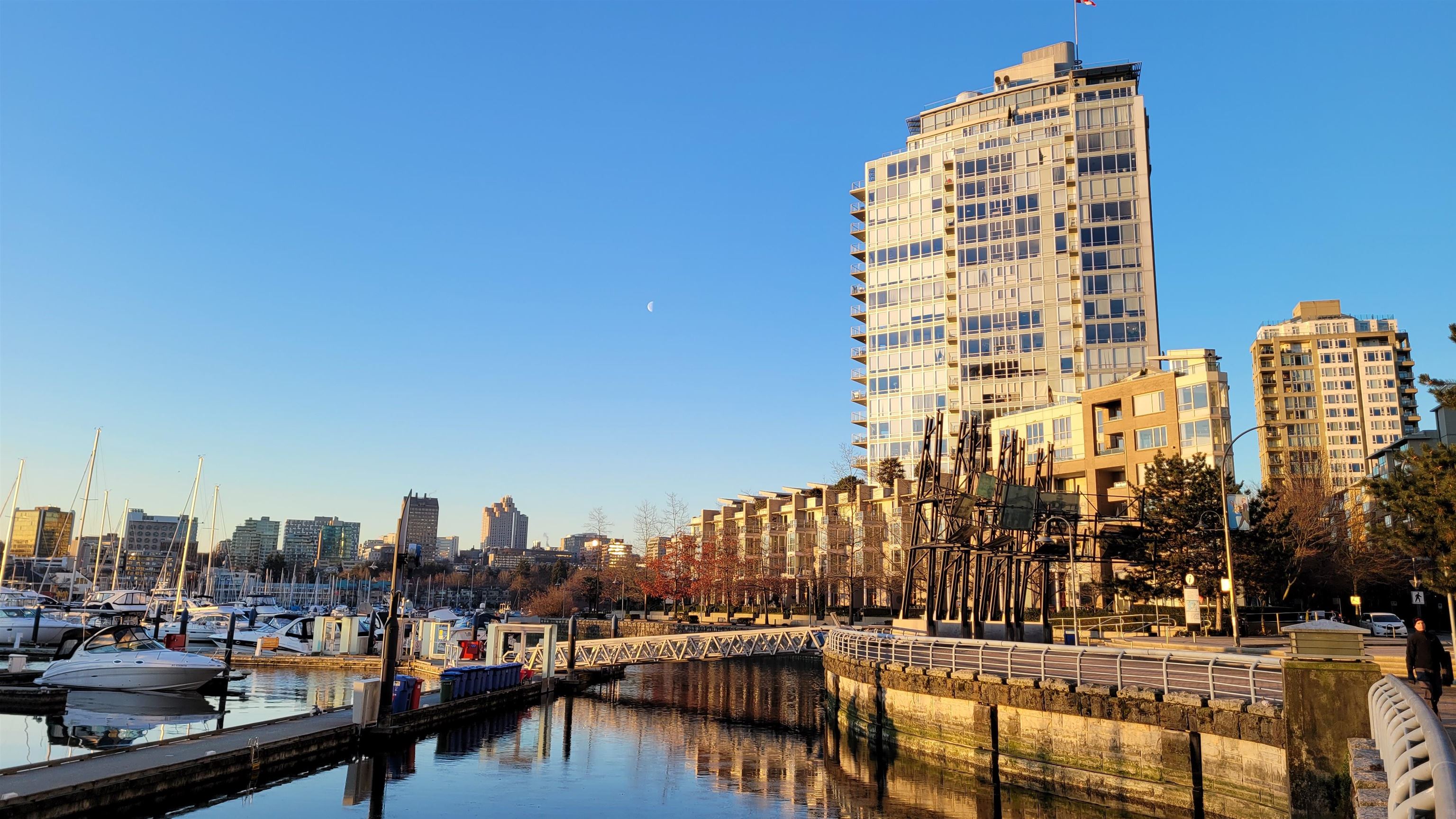 302 1228 Marinaside Crescent - MLS&reg; # R3088646