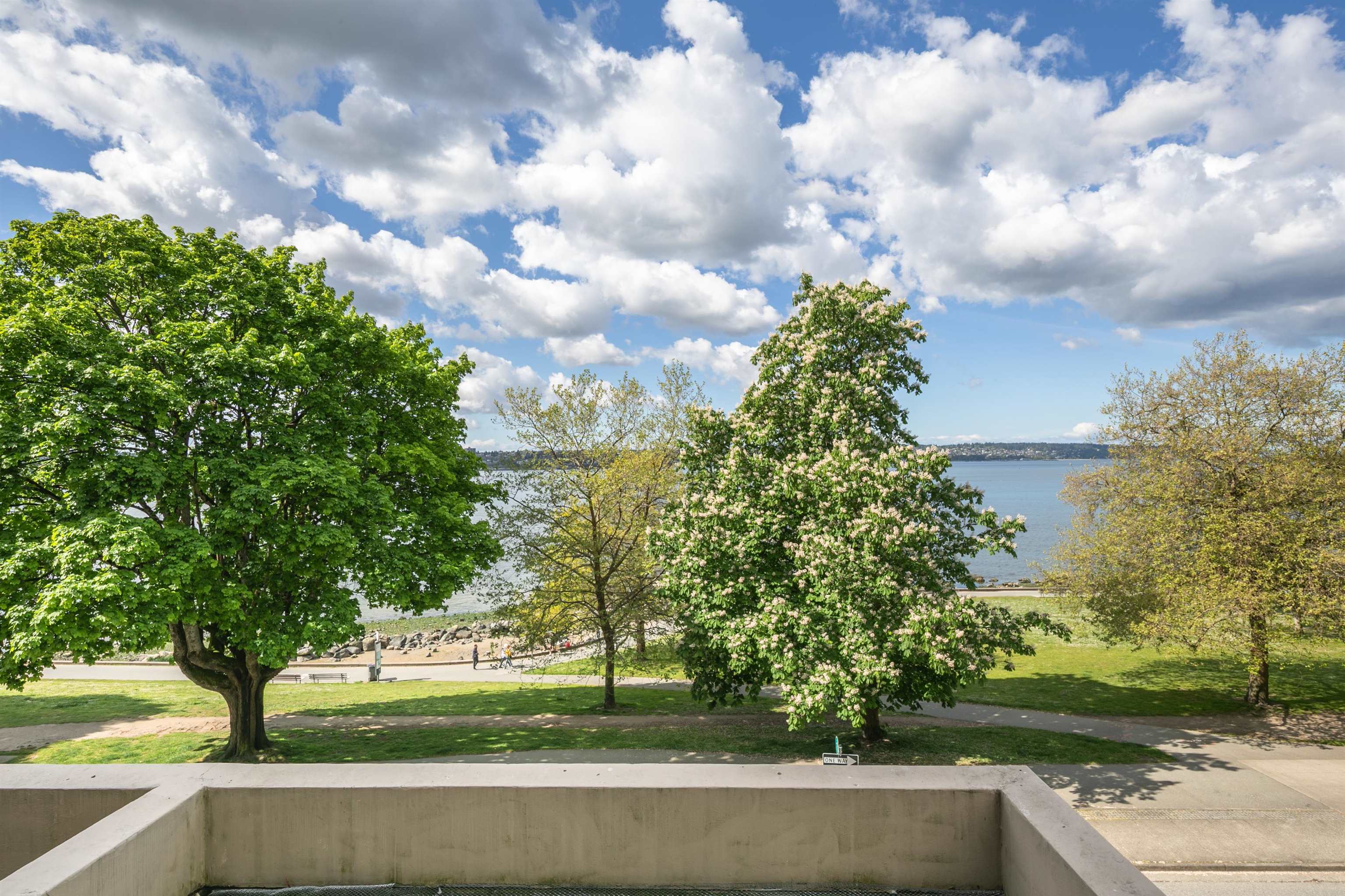 302 2015 Beach Avenue - MLS&reg; # R3103187