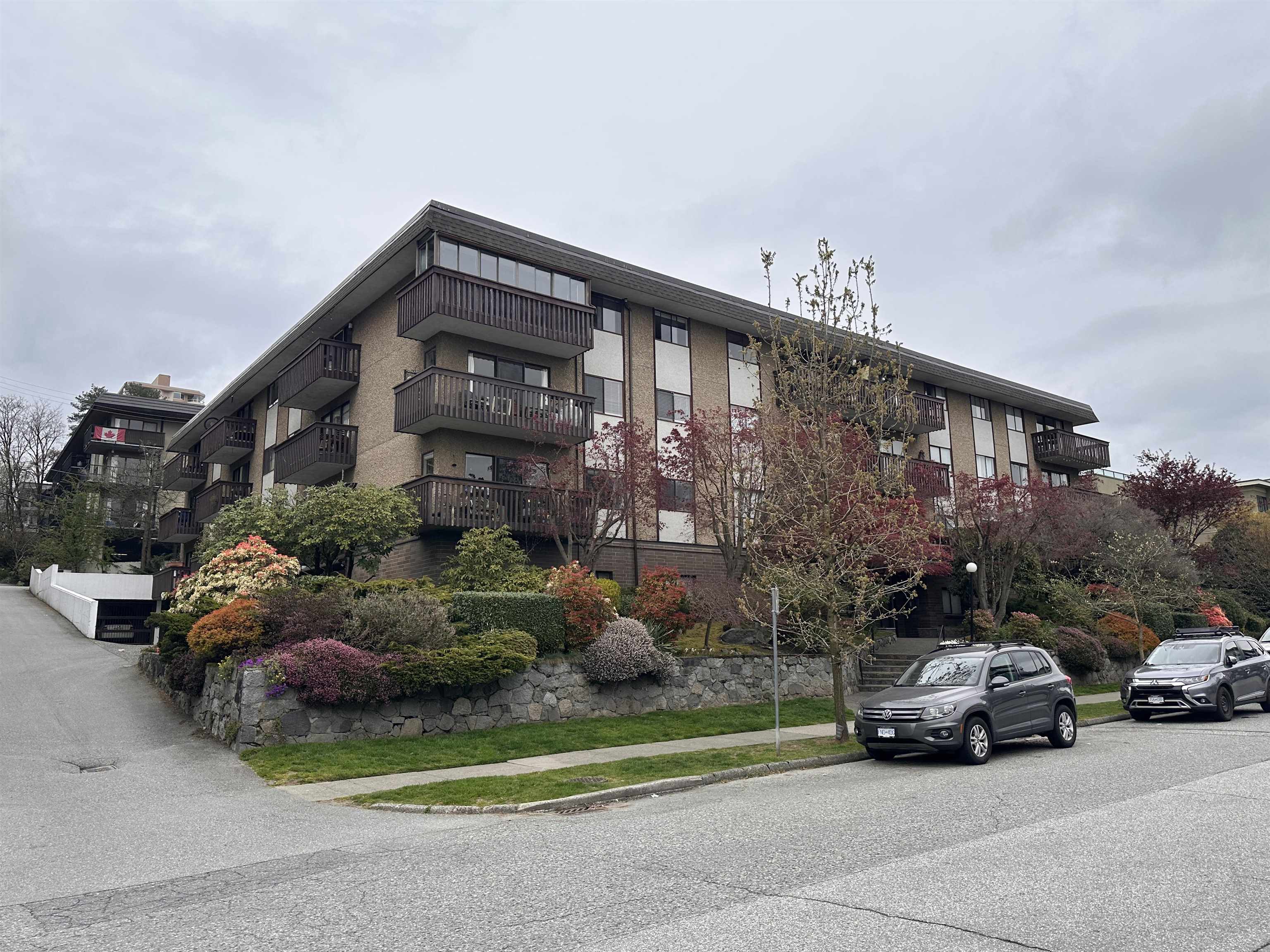 205 120 4th Street - MLS&reg; # R3109945