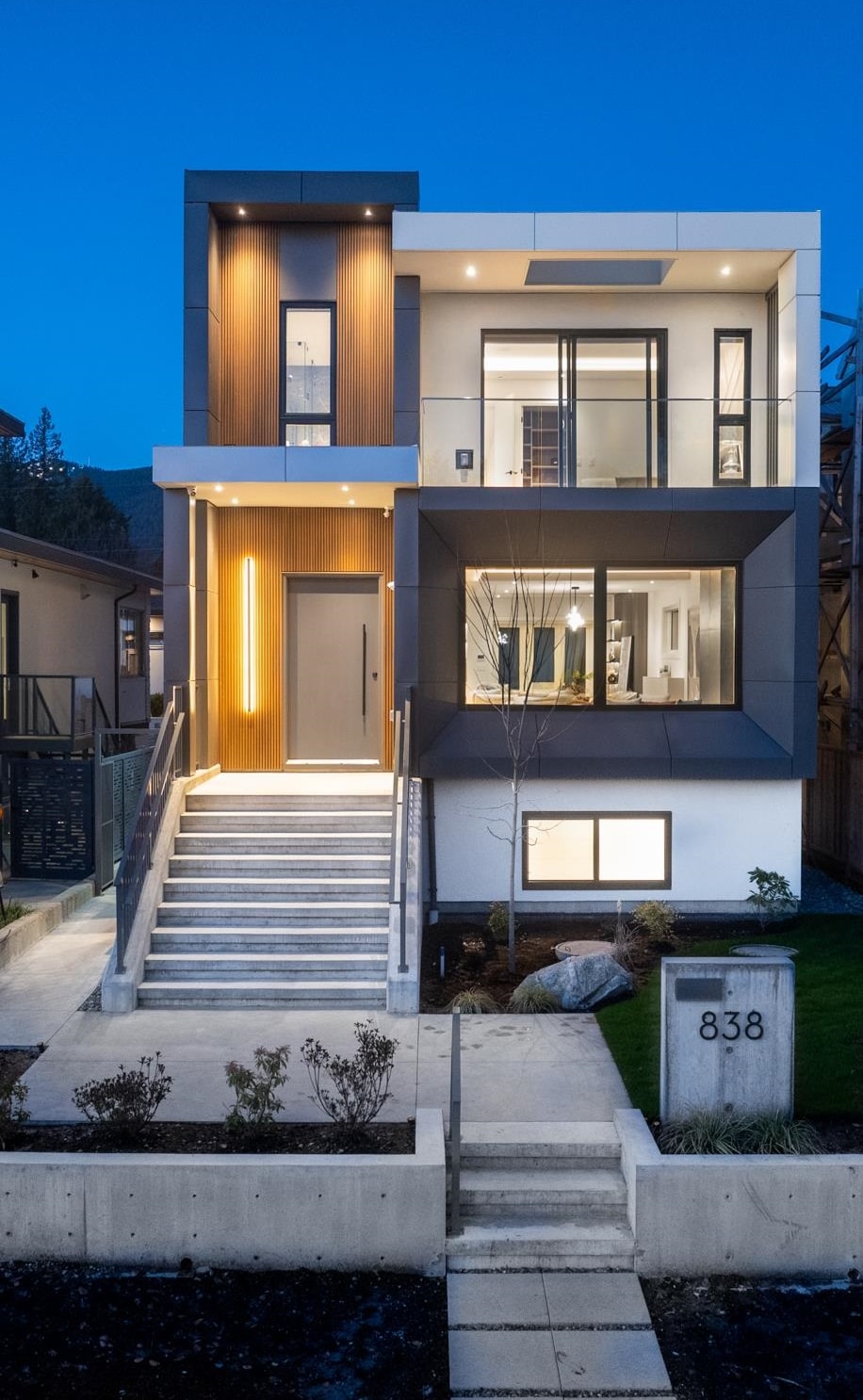  838 14th Street - MLS&reg; # R3110998