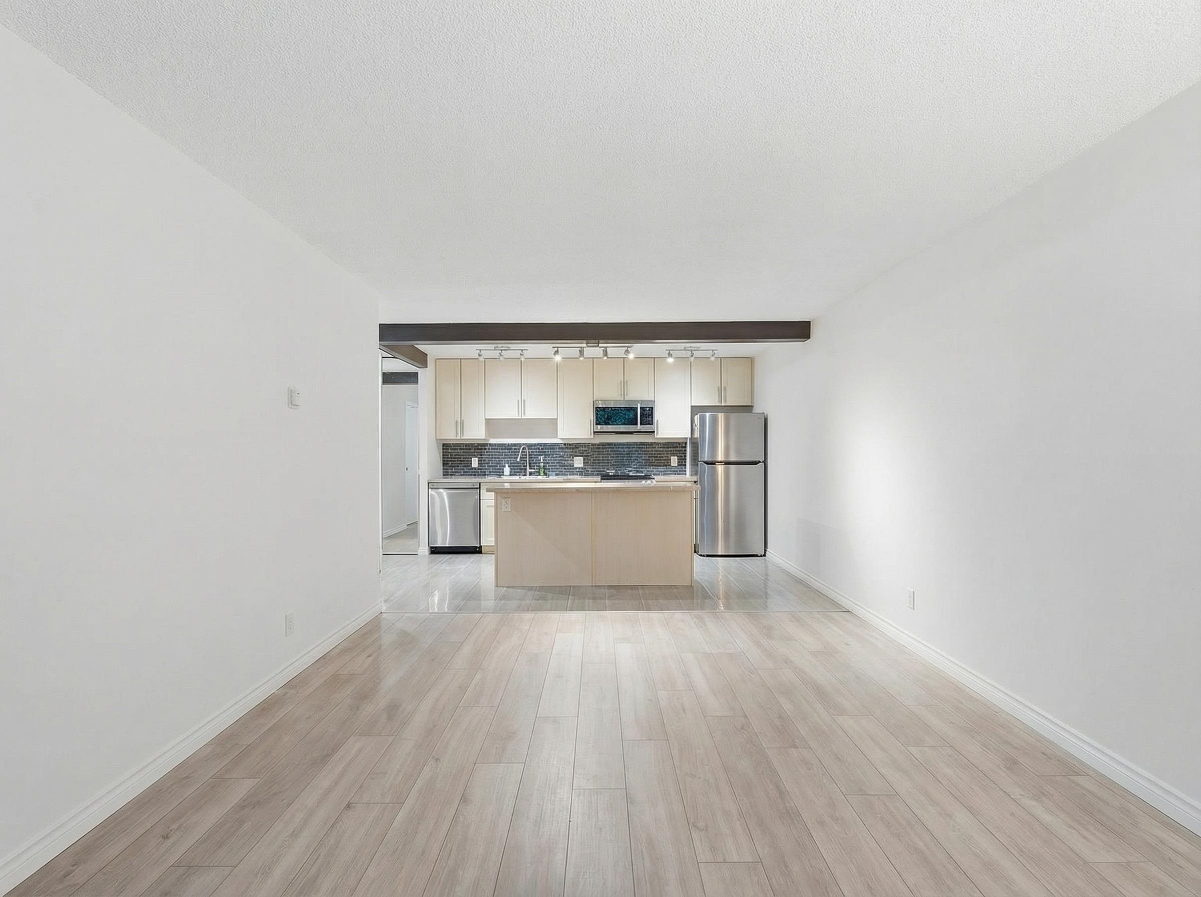 218 2012 Fullerton Avenue - MLS&reg; # R3112538