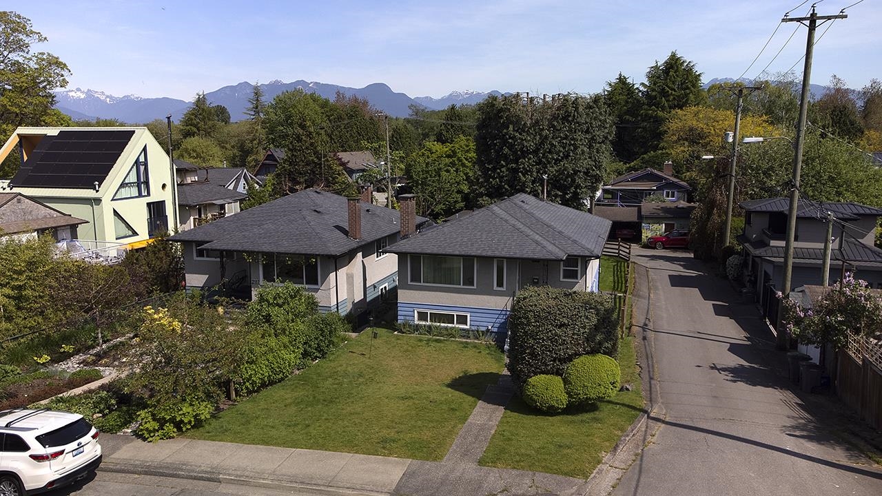  2137 20th Avenue - MLS&reg; # R3120326