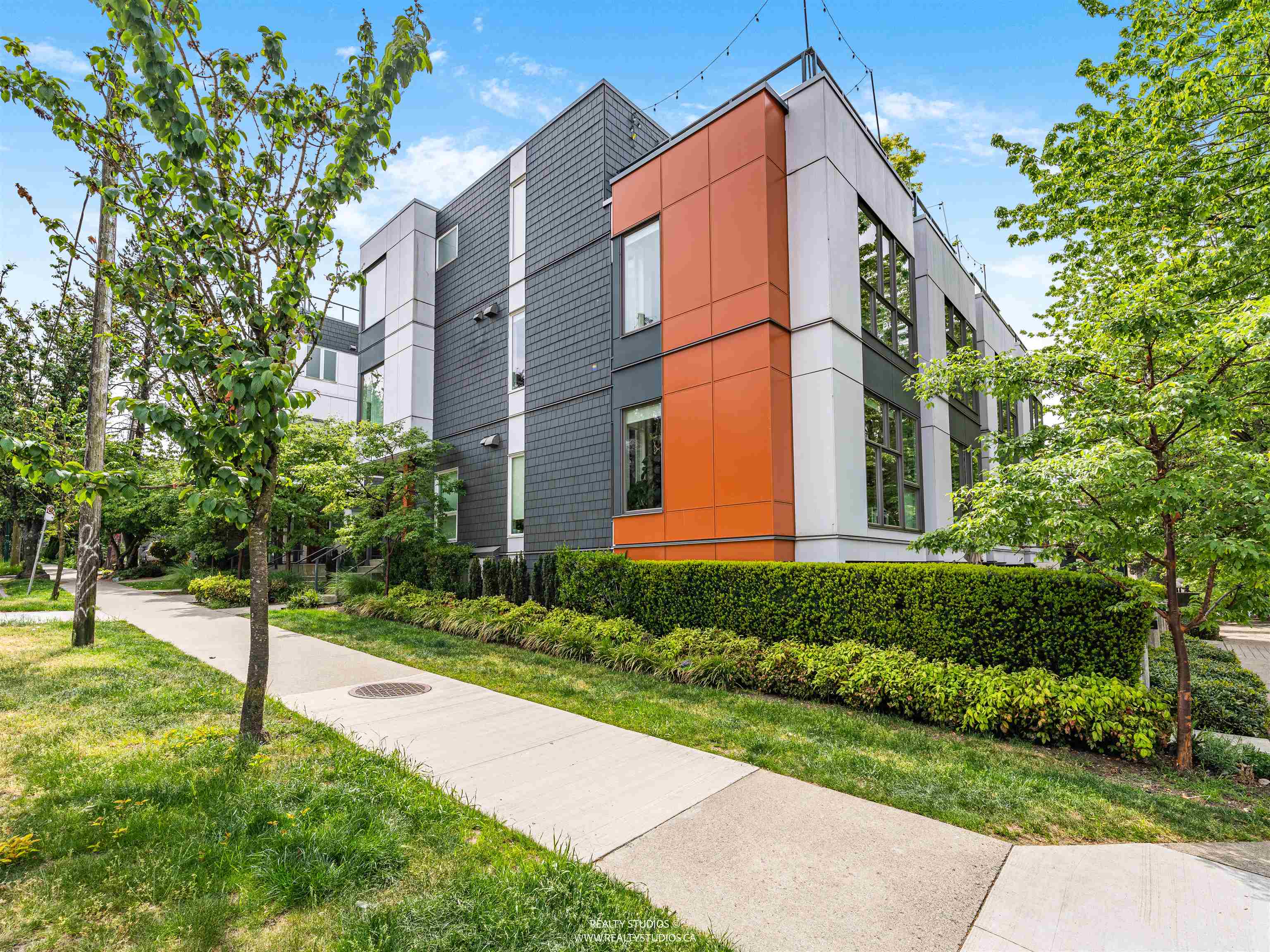  627 Victoria Drive - MLS&reg; # R3122995